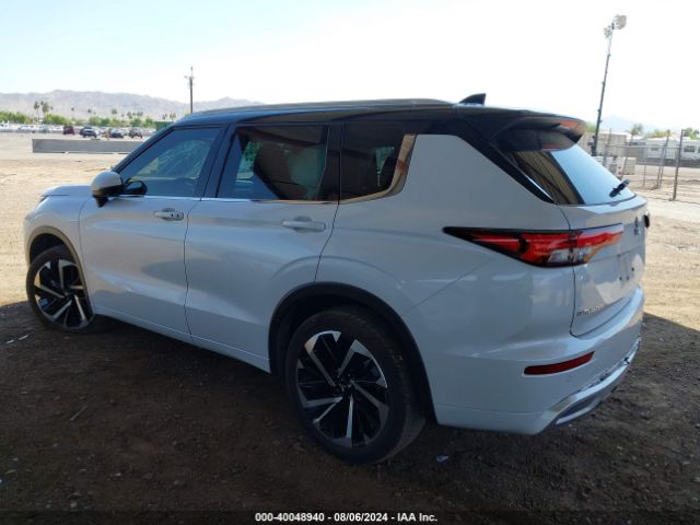 Photo 2 VIN: JA4J3VA8XPZ046920 - MITSUBISHI OUTLANDER 