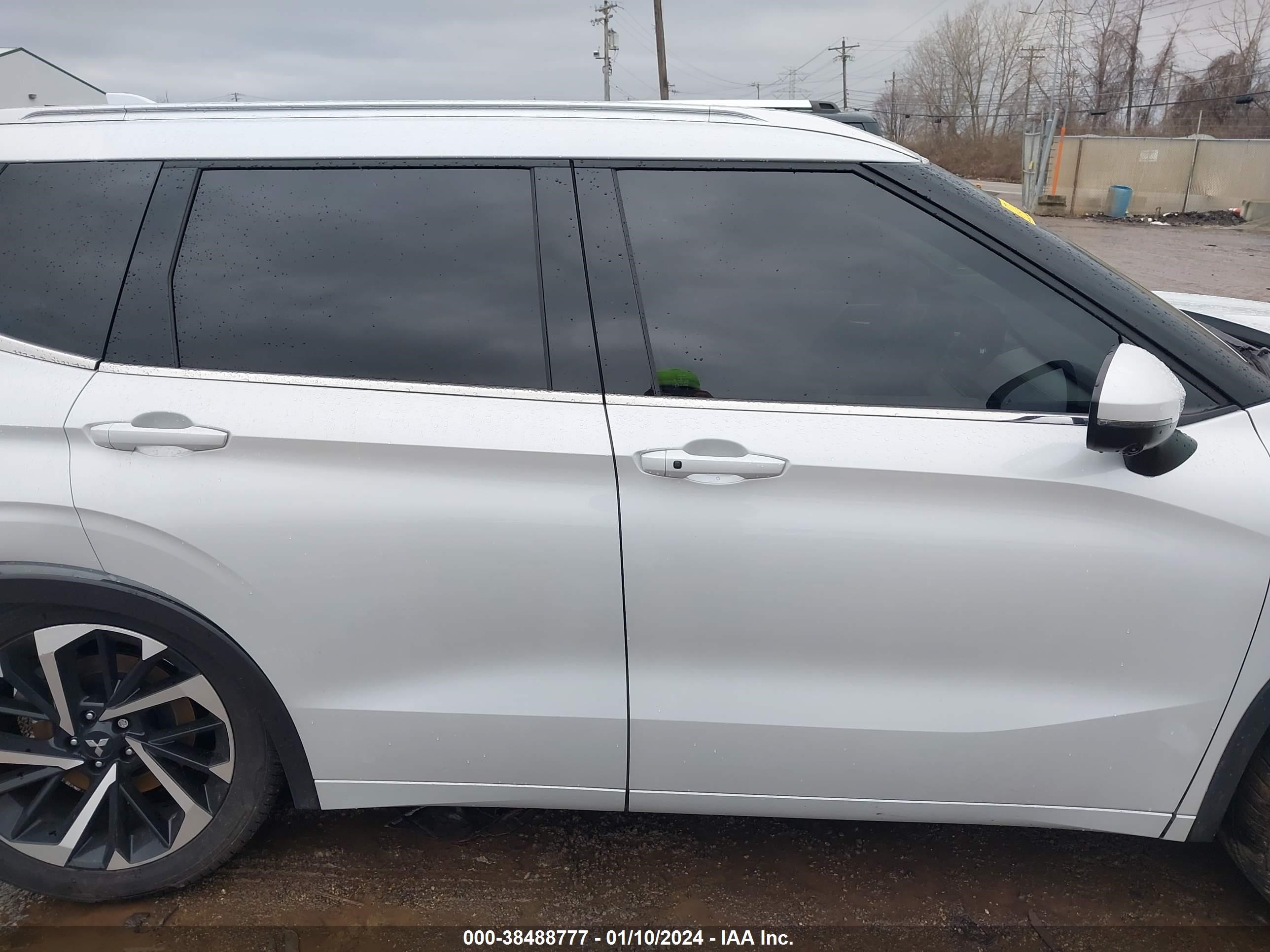 Photo 12 VIN: JA4J3WA8XRZ005048 - MITSUBISHI OUTLANDER 