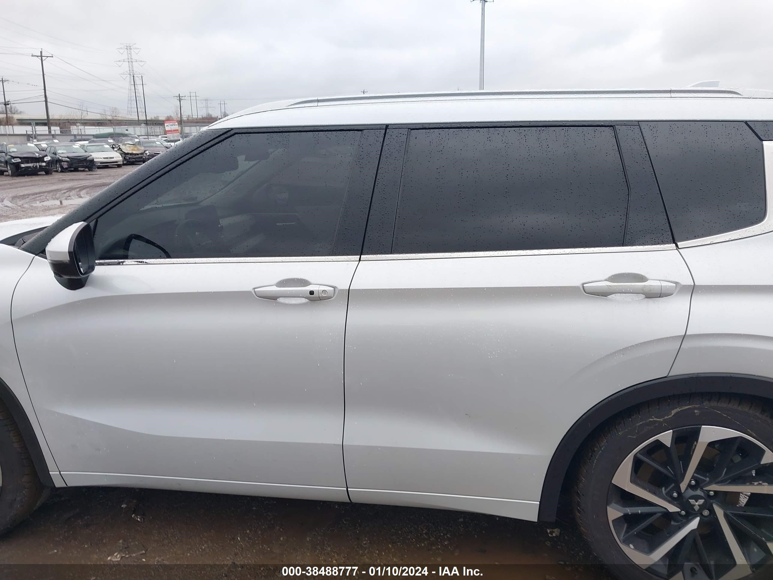 Photo 13 VIN: JA4J3WA8XRZ005048 - MITSUBISHI OUTLANDER 