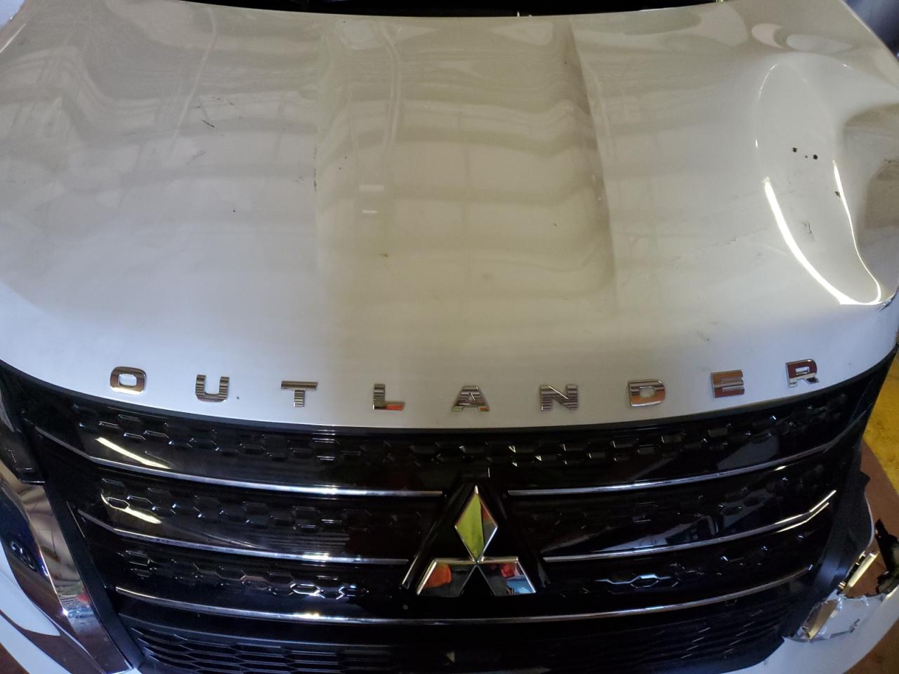 Photo 11 VIN: JA4J4TA80PZ036236 - MITSUBISHI OUTLANDER 