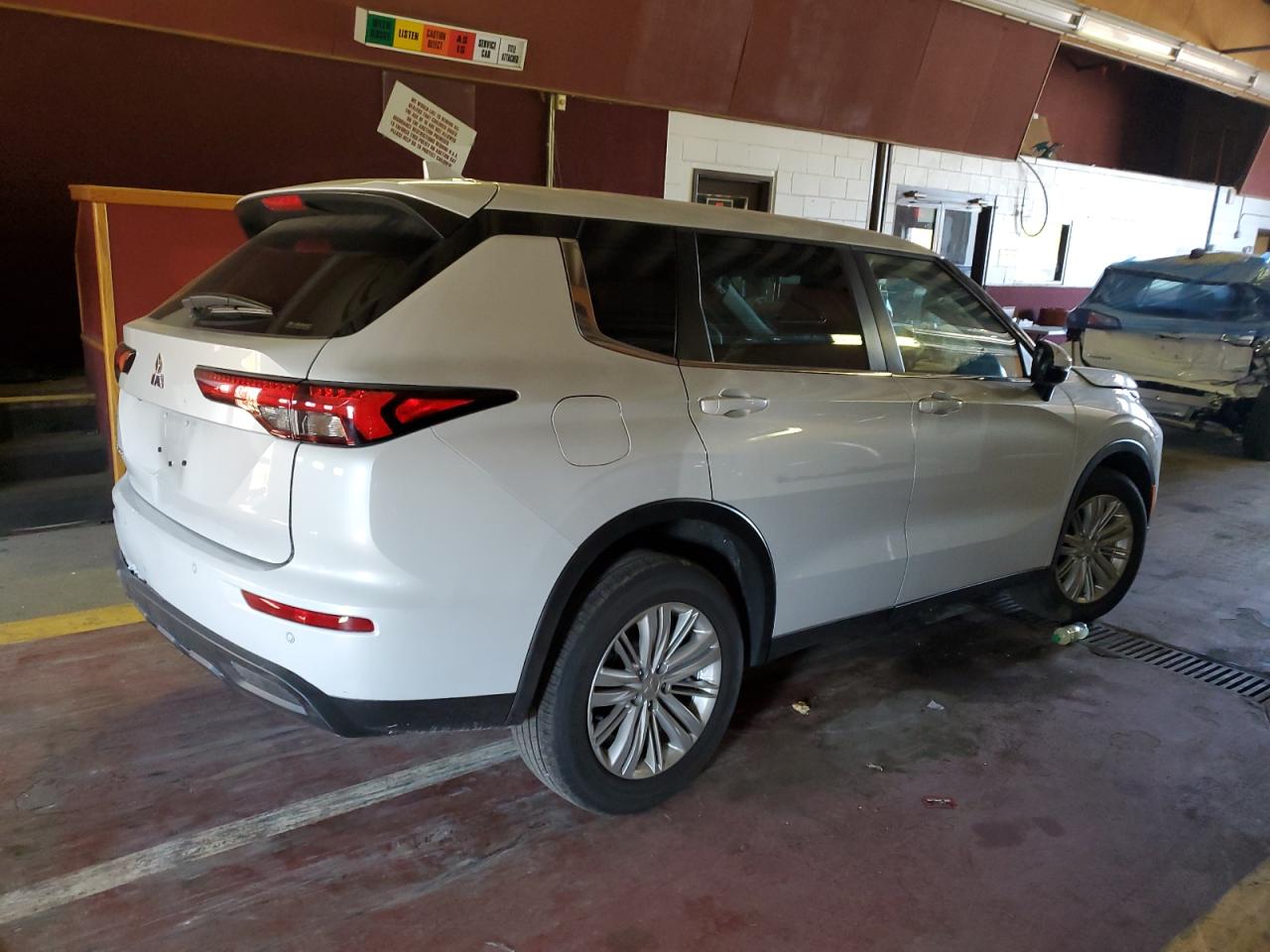 Photo 2 VIN: JA4J4TA80PZ036236 - MITSUBISHI OUTLANDER 