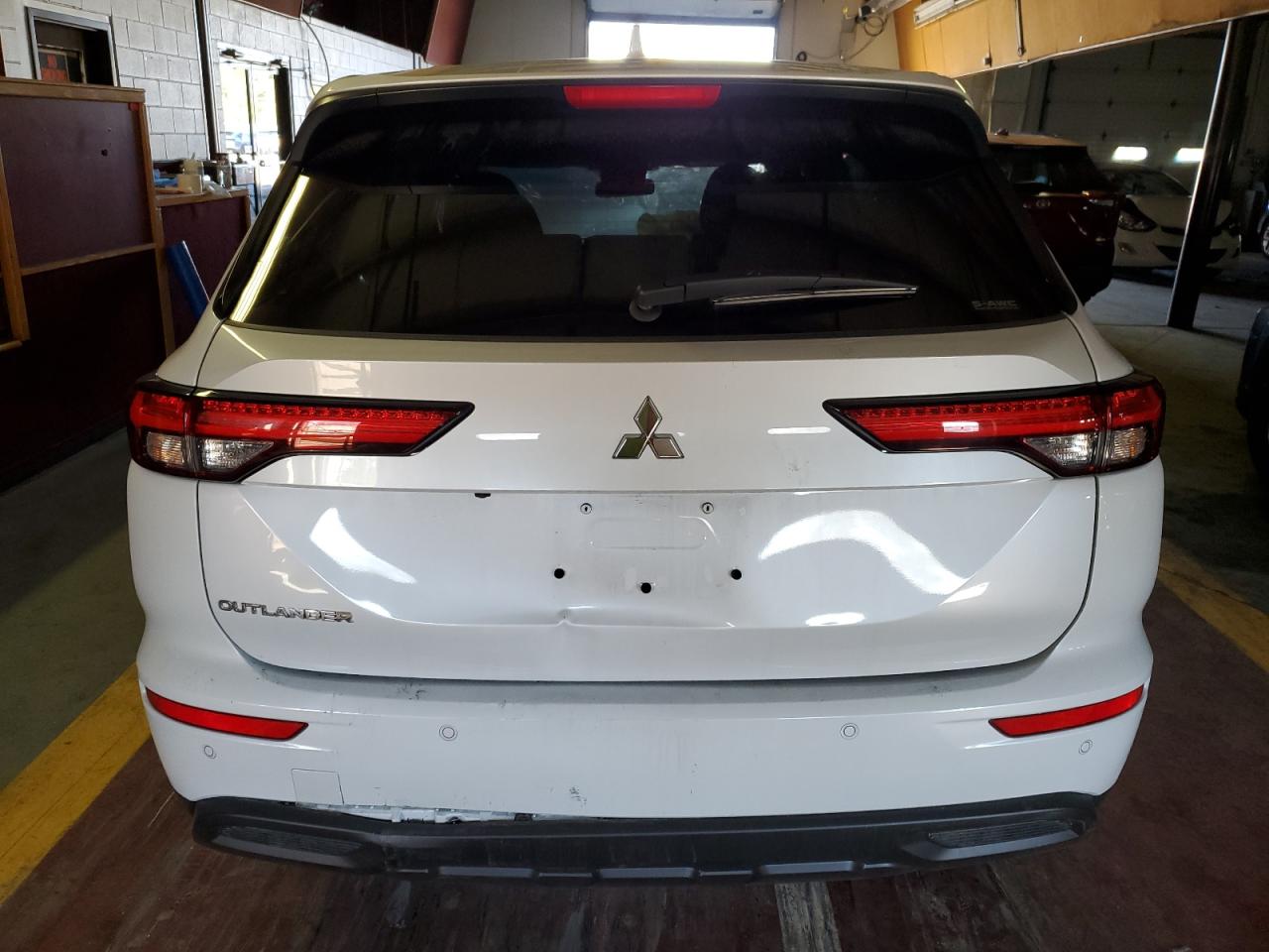 Photo 5 VIN: JA4J4TA80PZ036236 - MITSUBISHI OUTLANDER 