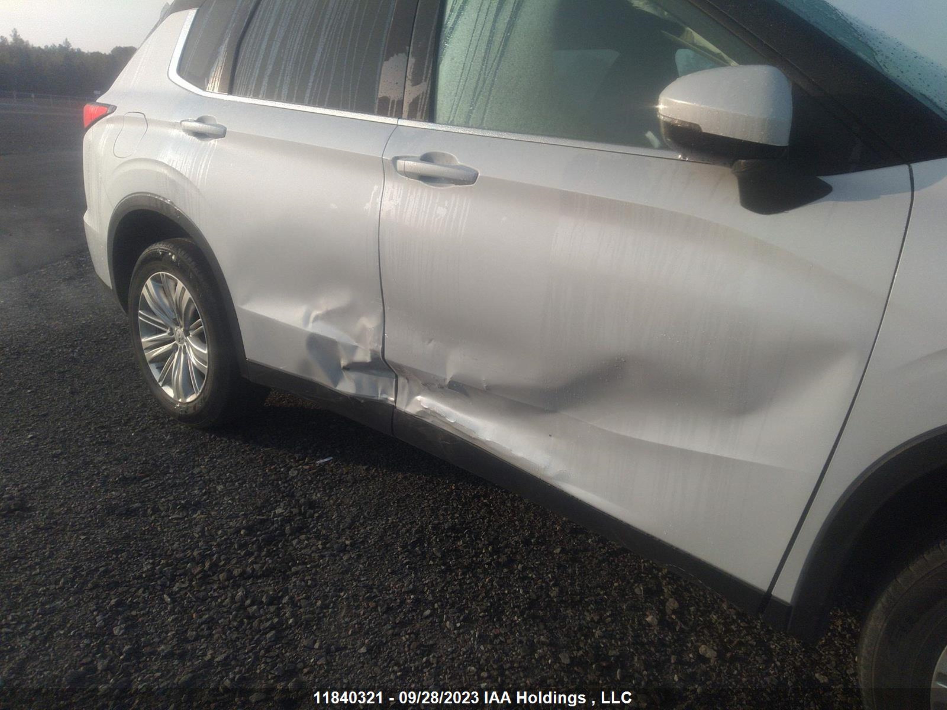 Photo 5 VIN: JA4J4TA84NZ614805 - MITSUBISHI OUTLANDER 