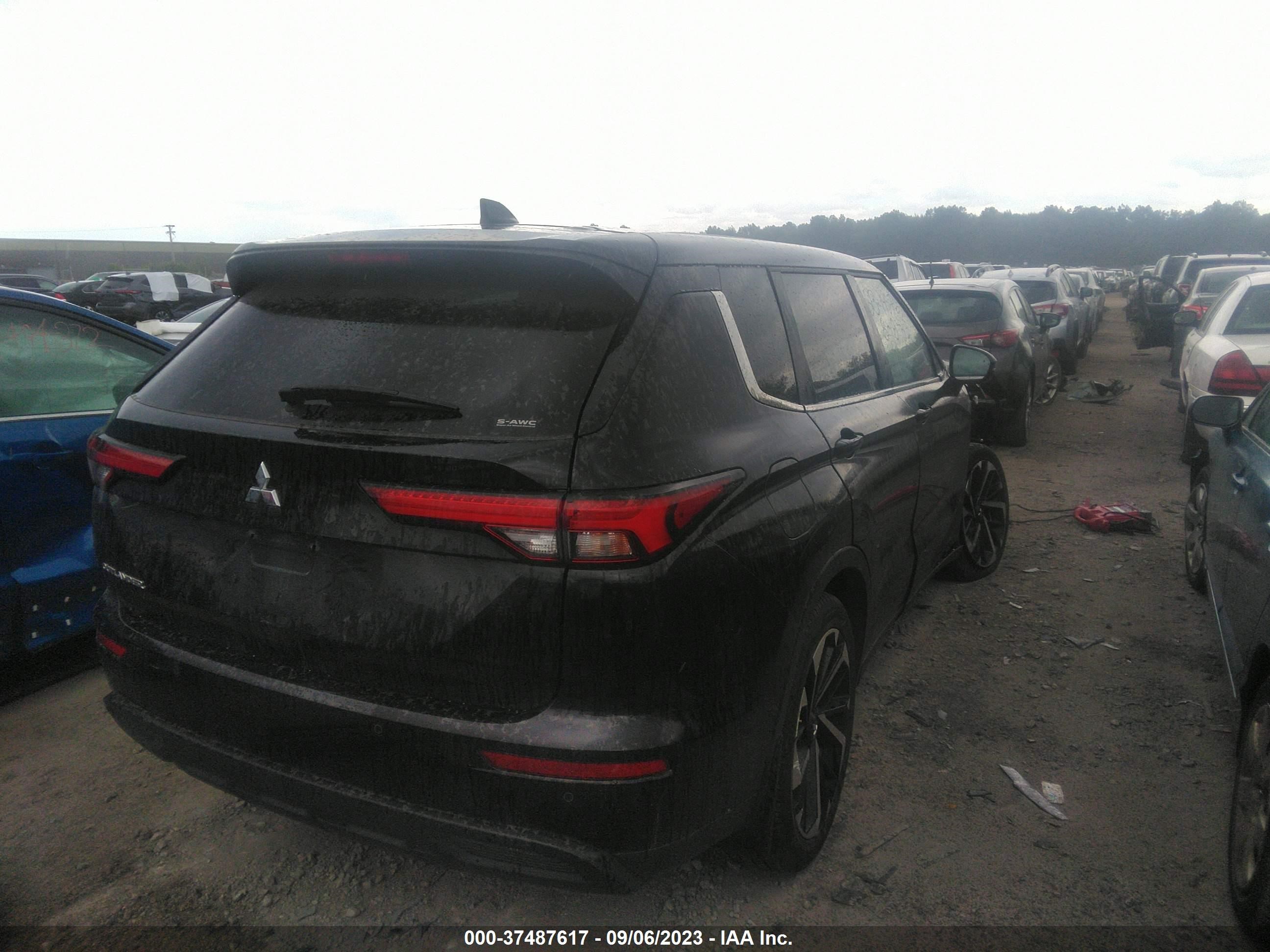 Photo 3 VIN: JA4J4TA86NZ072381 - MITSUBISHI OUTLANDER 