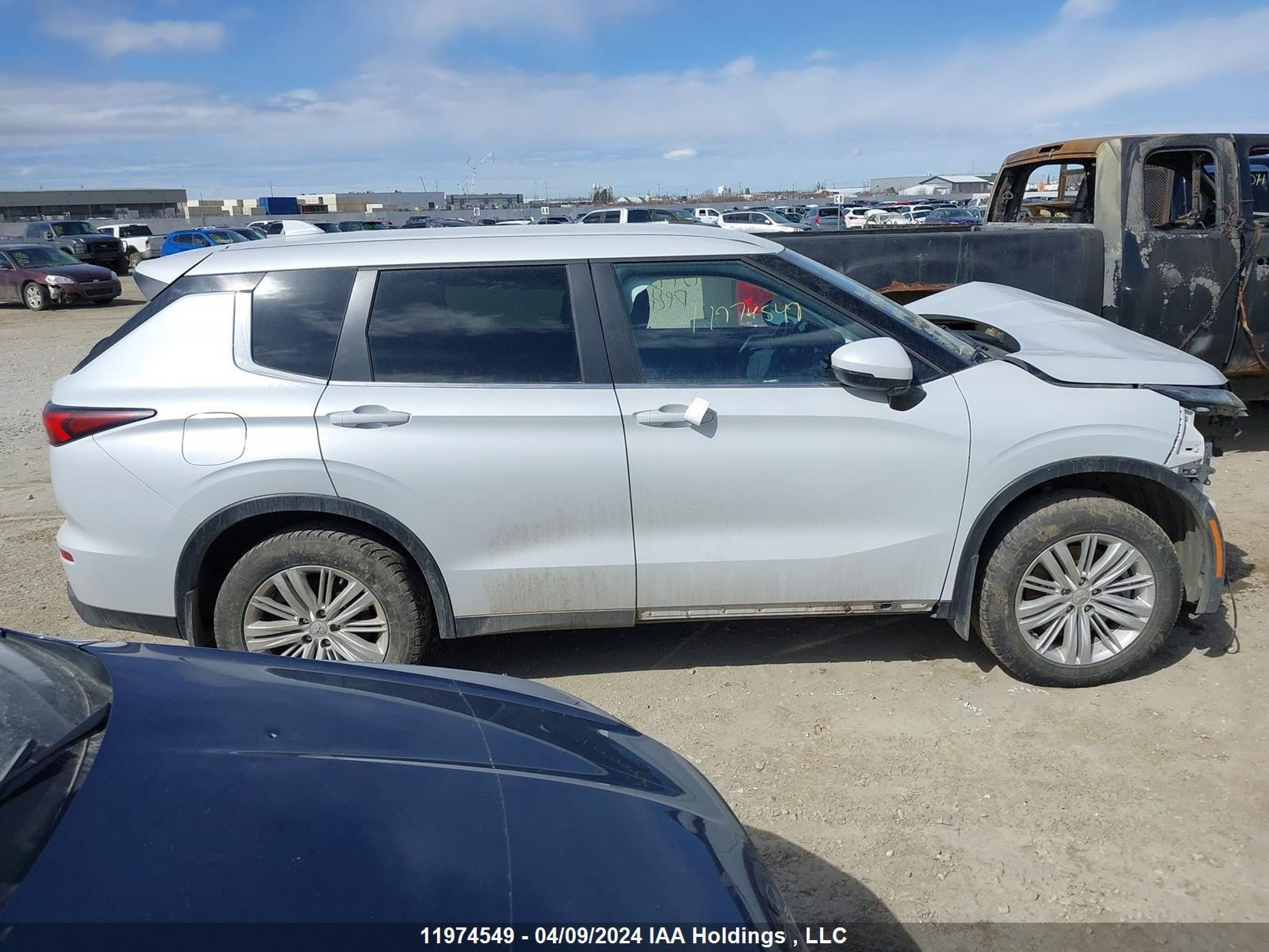 Photo 13 VIN: JA4J4TA8XNZ612170 - MITSUBISHI OUTLANDER 