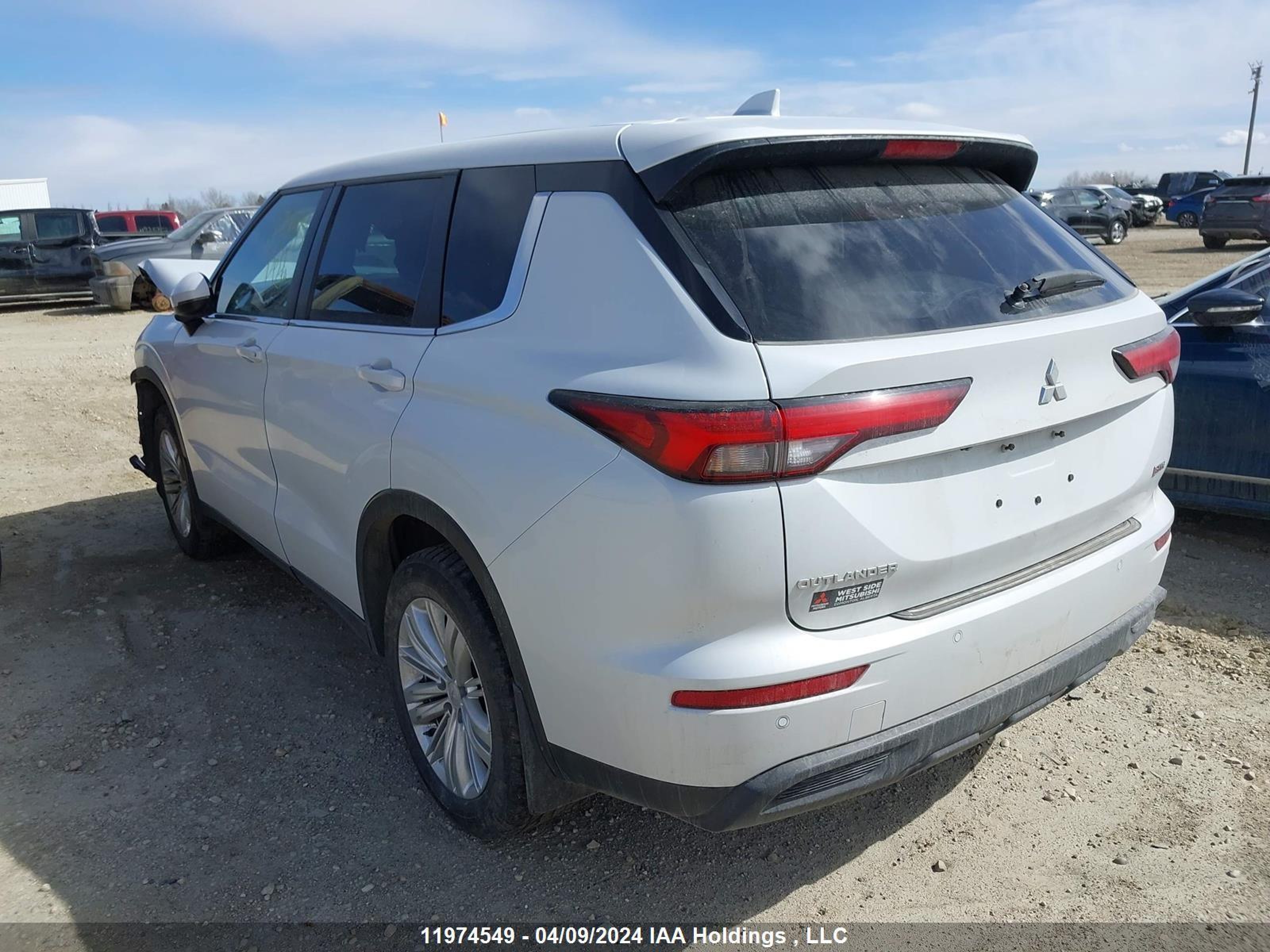 Photo 2 VIN: JA4J4TA8XNZ612170 - MITSUBISHI OUTLANDER 