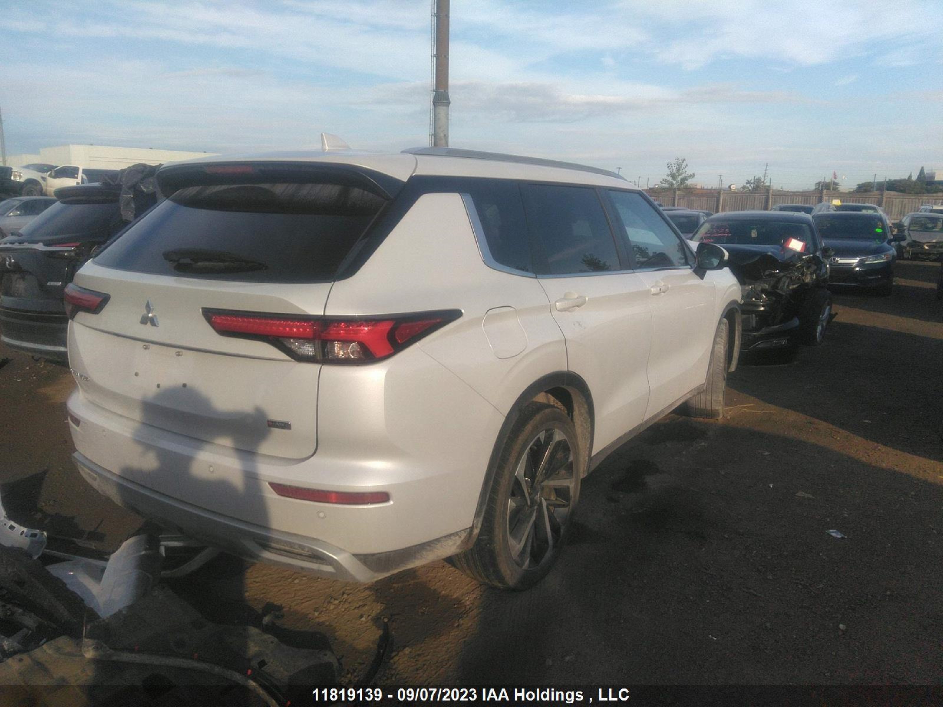 Photo 3 VIN: JA4J4UA80NZ607811 - MITSUBISHI OUTLANDER 