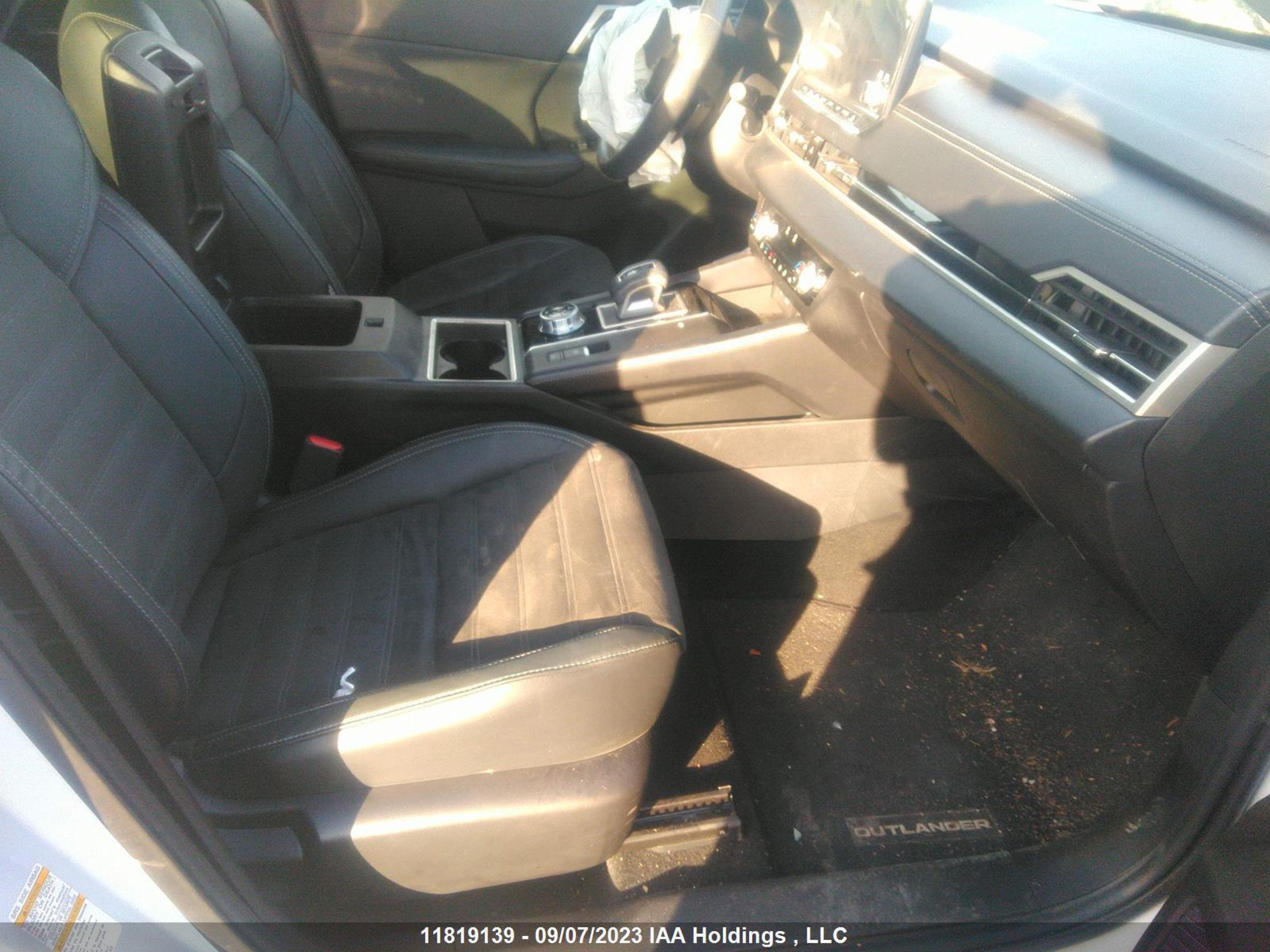 Photo 4 VIN: JA4J4UA80NZ607811 - MITSUBISHI OUTLANDER 