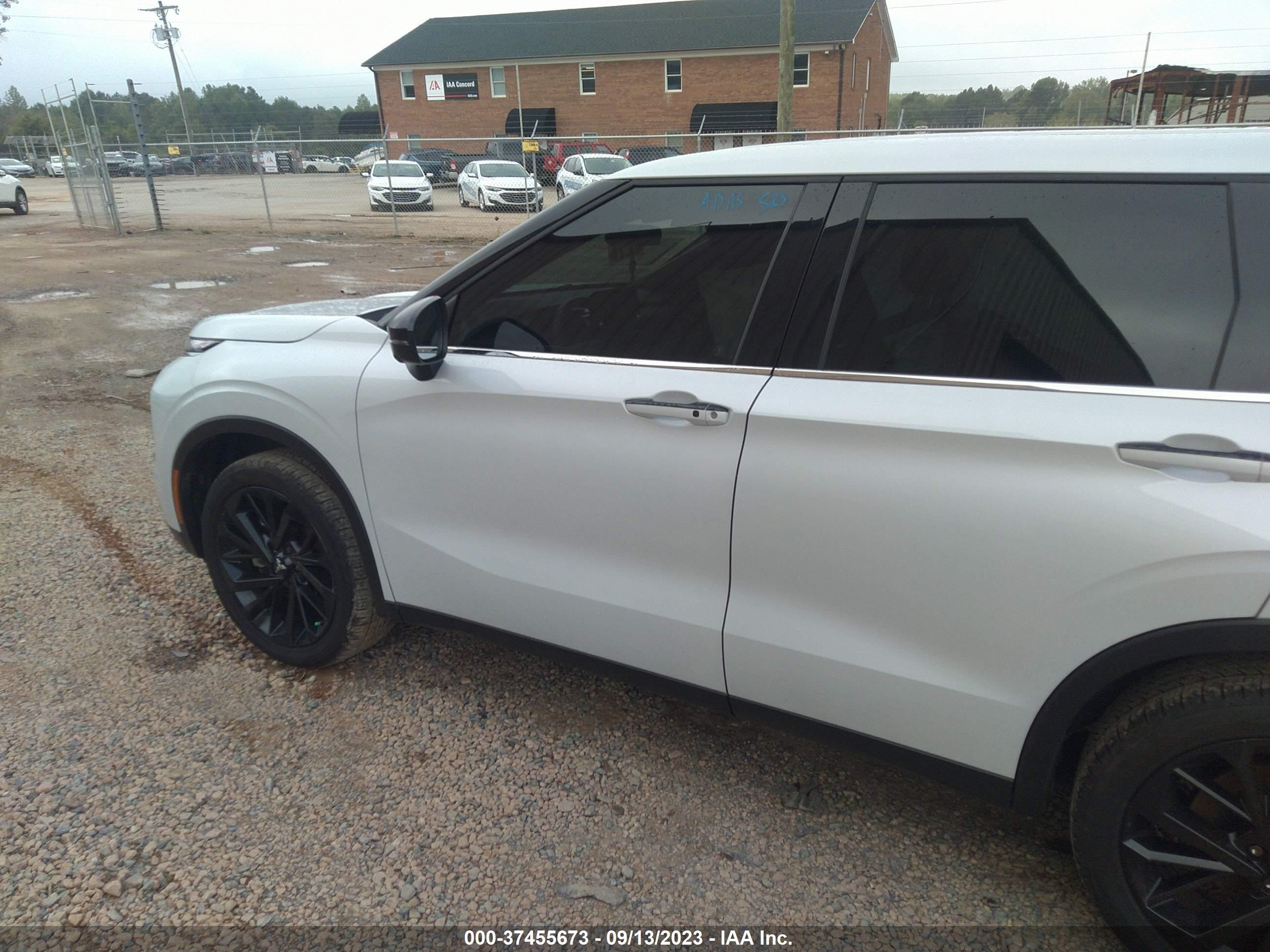 Photo 13 VIN: JA4J4UA80PZ022164 - MITSUBISHI OUTLANDER 