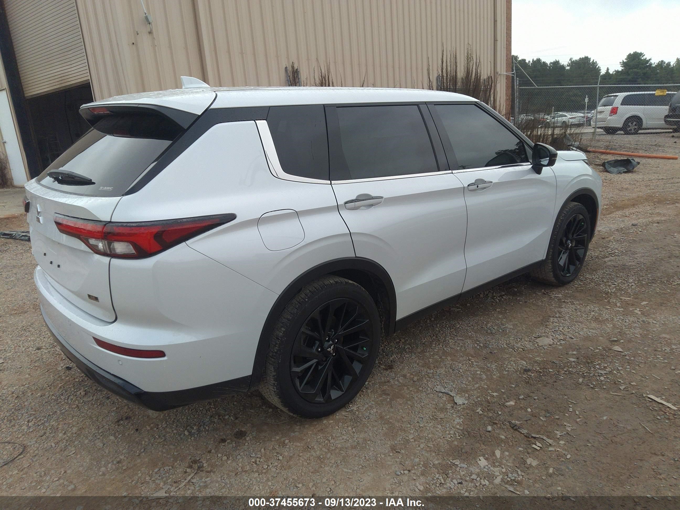 Photo 3 VIN: JA4J4UA80PZ022164 - MITSUBISHI OUTLANDER 