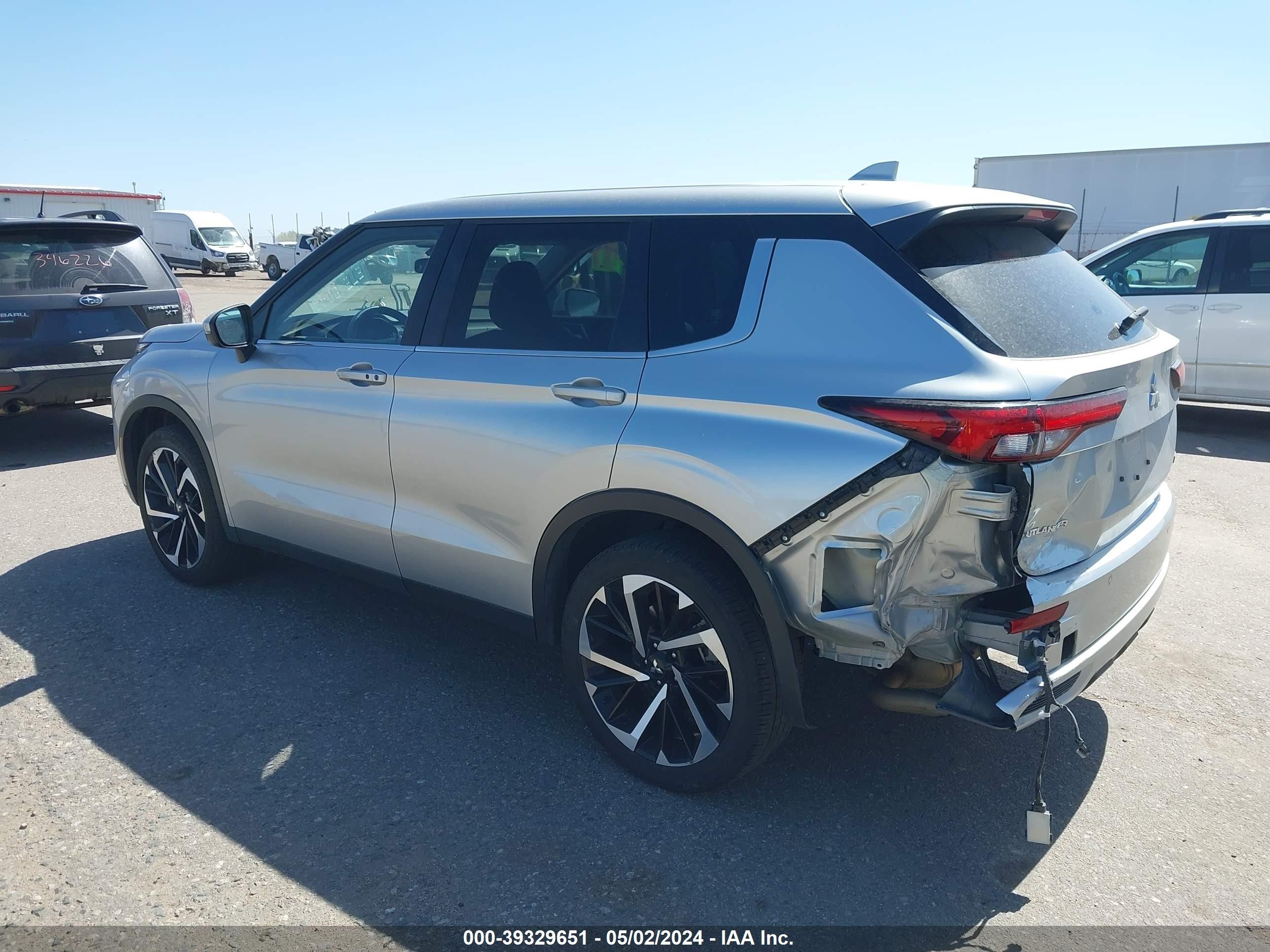 Photo 2 VIN: JA4J4UA80PZ025579 - MITSUBISHI OUTLANDER 