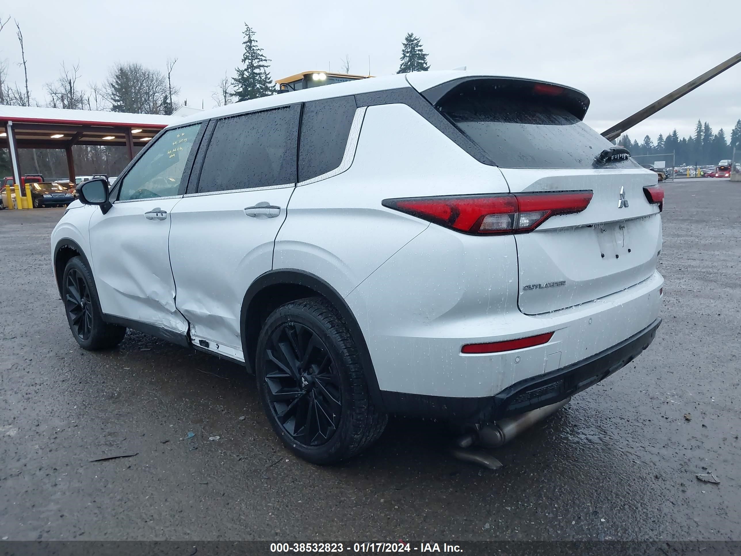 Photo 13 VIN: JA4J4UA81PZ031276 - MITSUBISHI OUTLANDER 