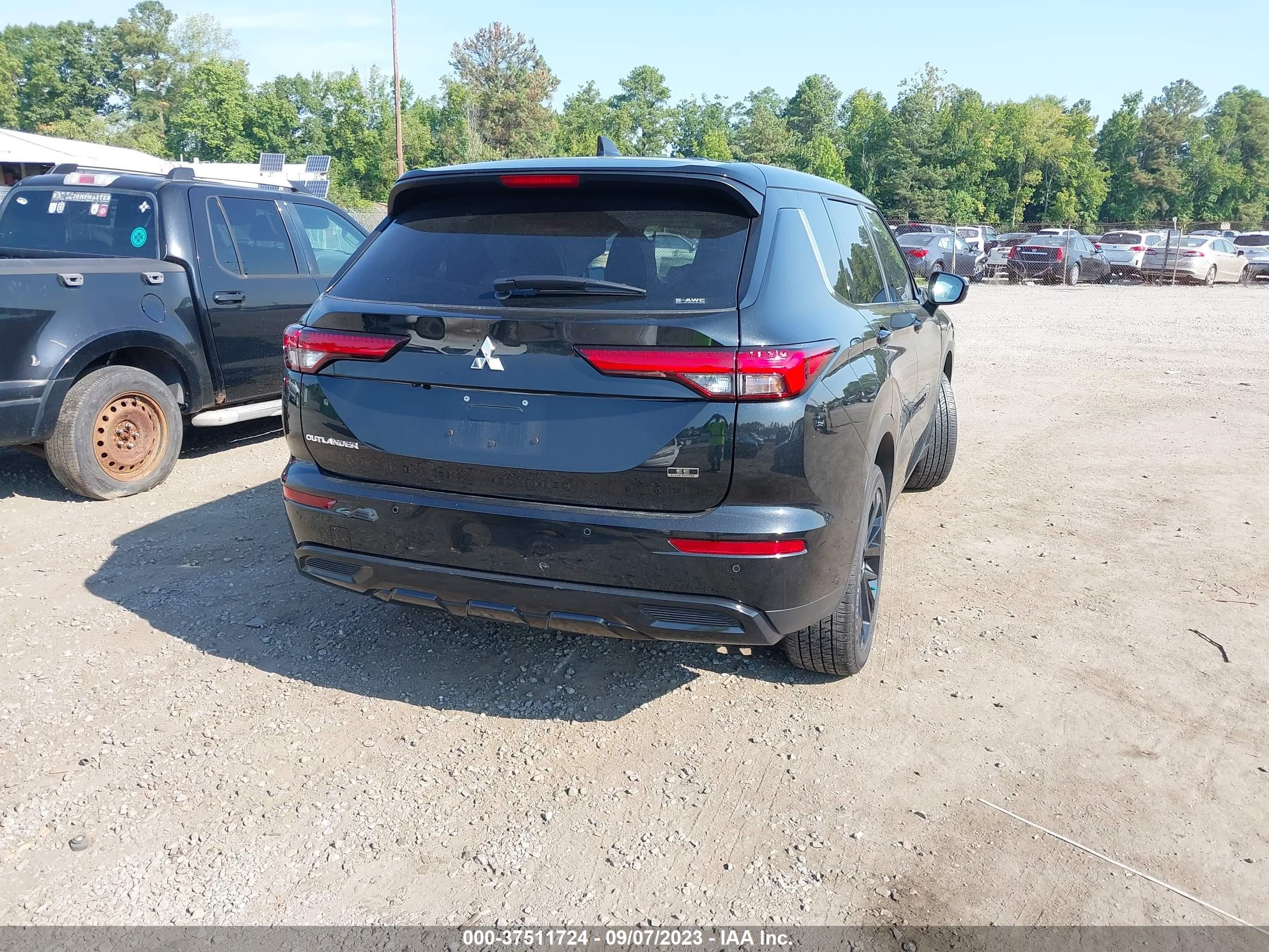 Photo 3 VIN: JA4J4UA81PZ048675 - MITSUBISHI OUTLANDER 