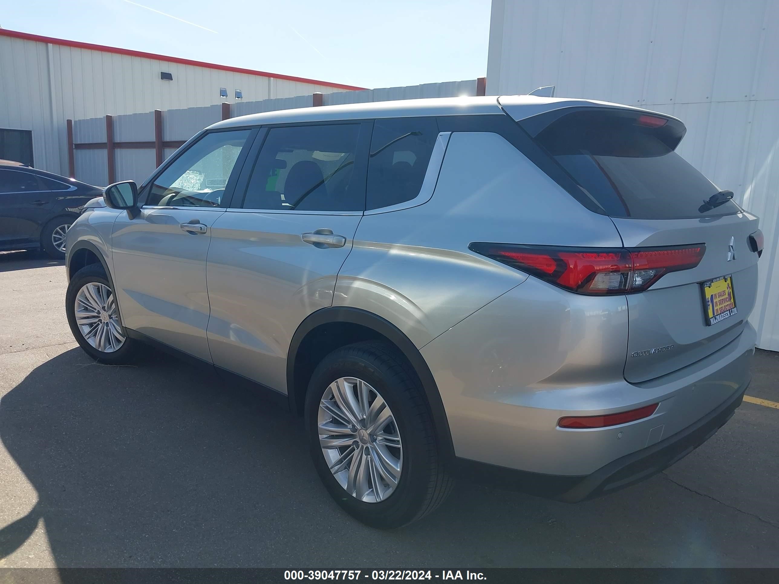 Photo 2 VIN: JA4J4UA81RZ034181 - MITSUBISHI OUTLANDER 