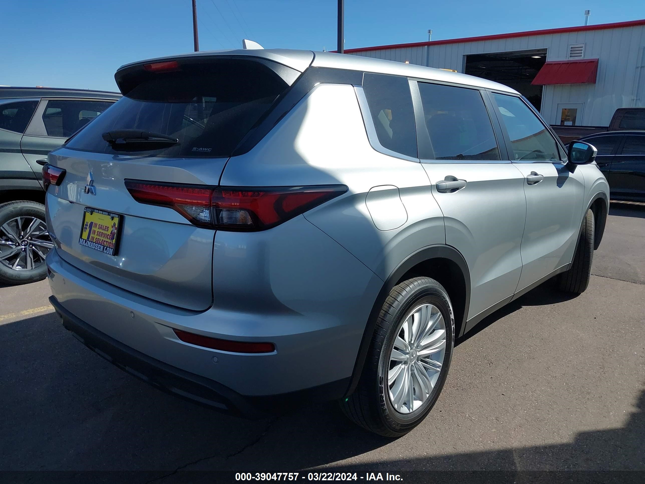 Photo 3 VIN: JA4J4UA81RZ034181 - MITSUBISHI OUTLANDER 