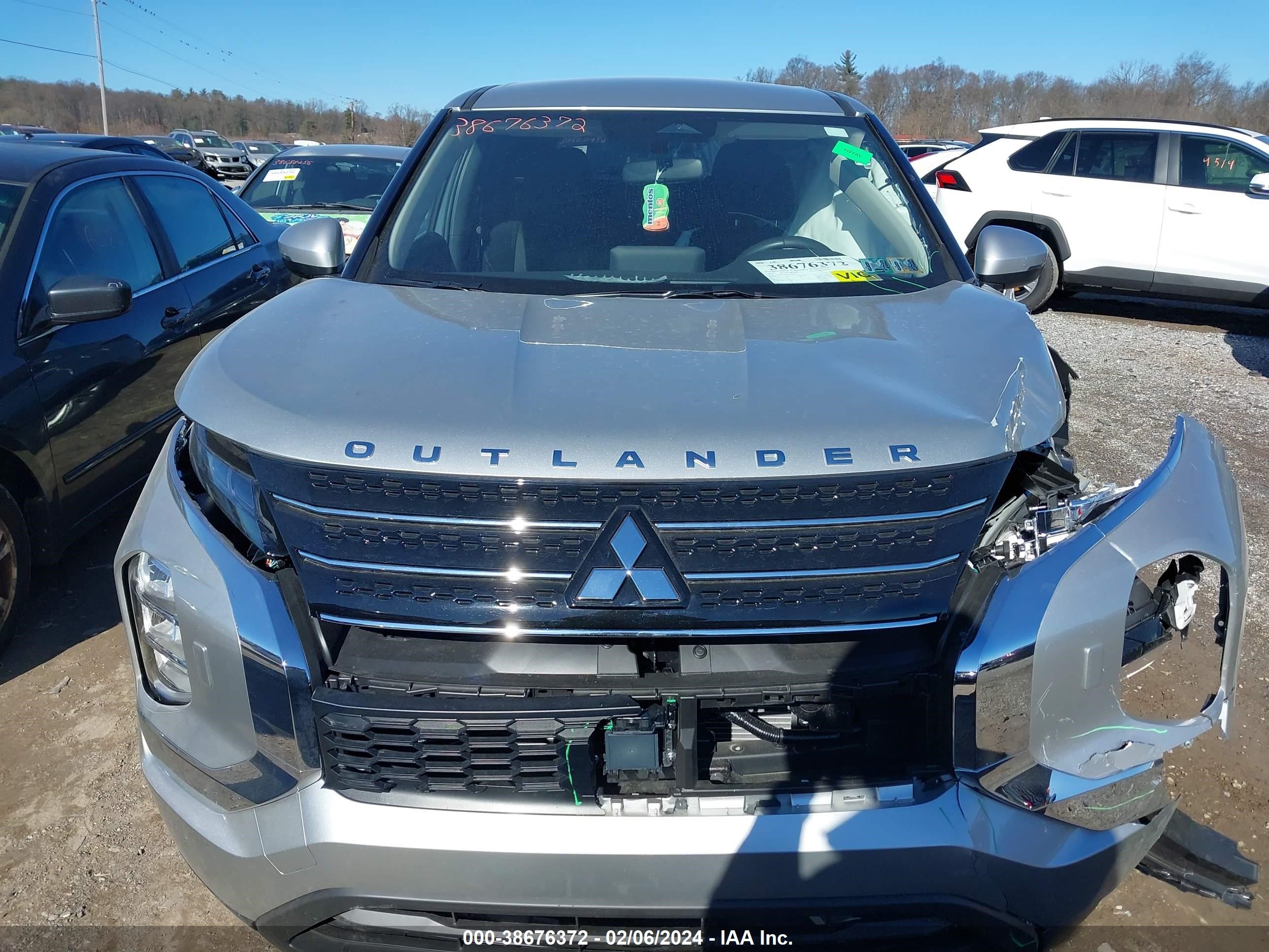 Photo 11 VIN: JA4J4UA82RZ004025 - MITSUBISHI OUTLANDER 