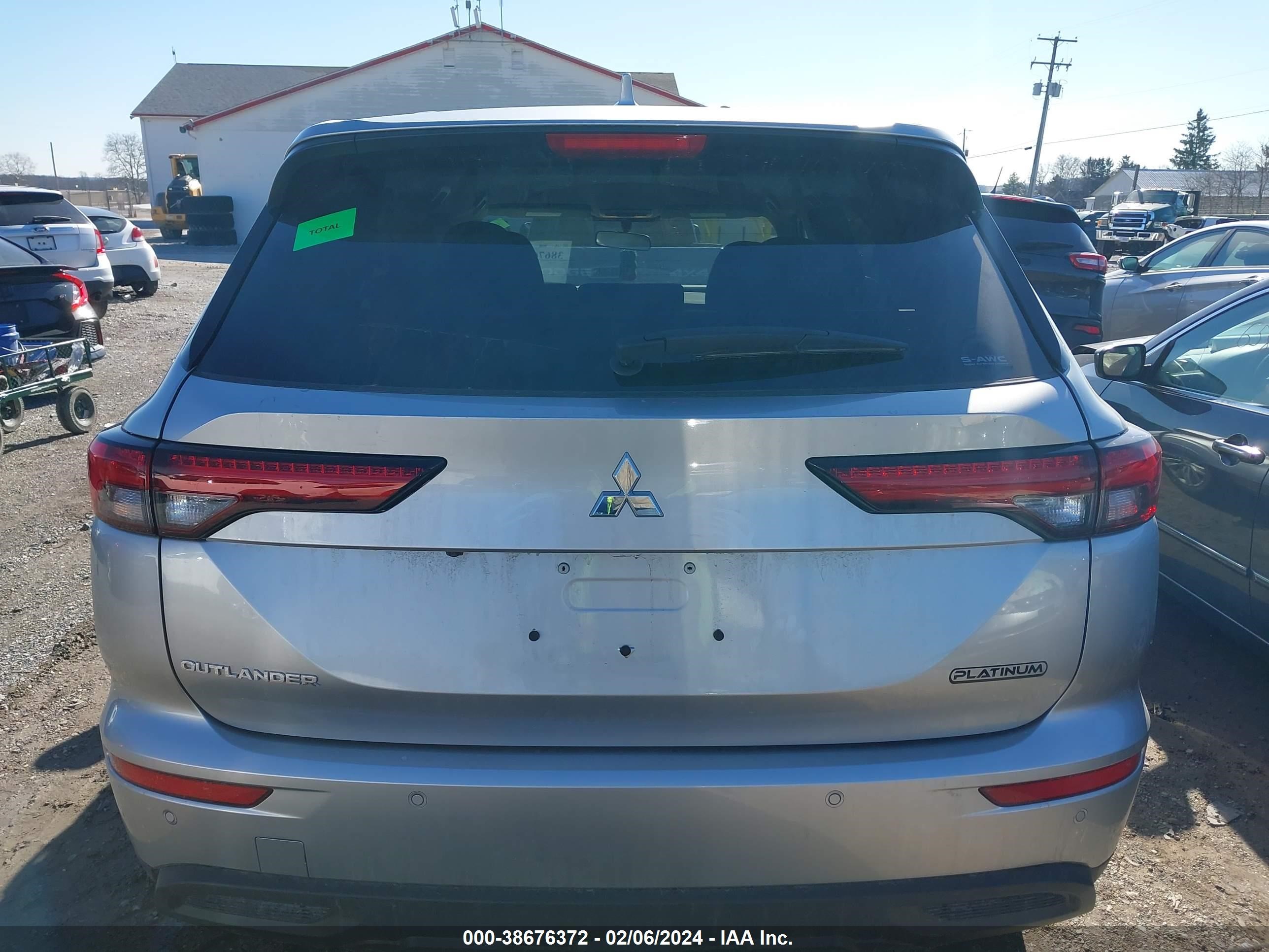 Photo 15 VIN: JA4J4UA82RZ004025 - MITSUBISHI OUTLANDER 