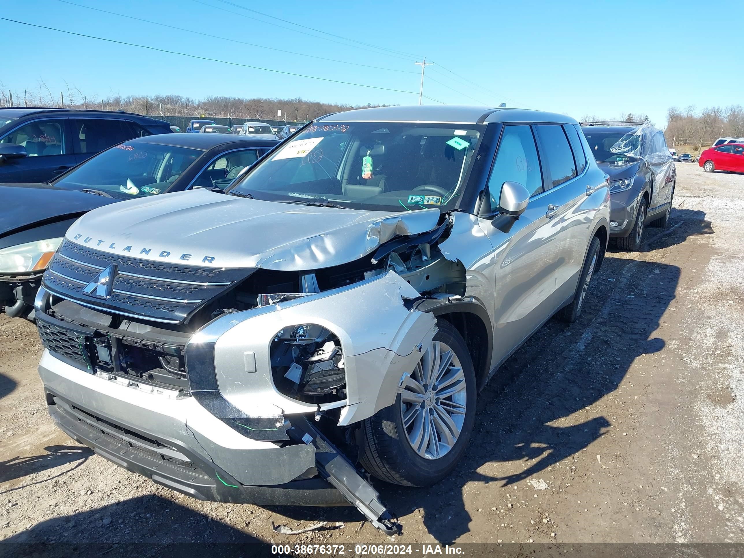 Photo 5 VIN: JA4J4UA82RZ004025 - MITSUBISHI OUTLANDER 