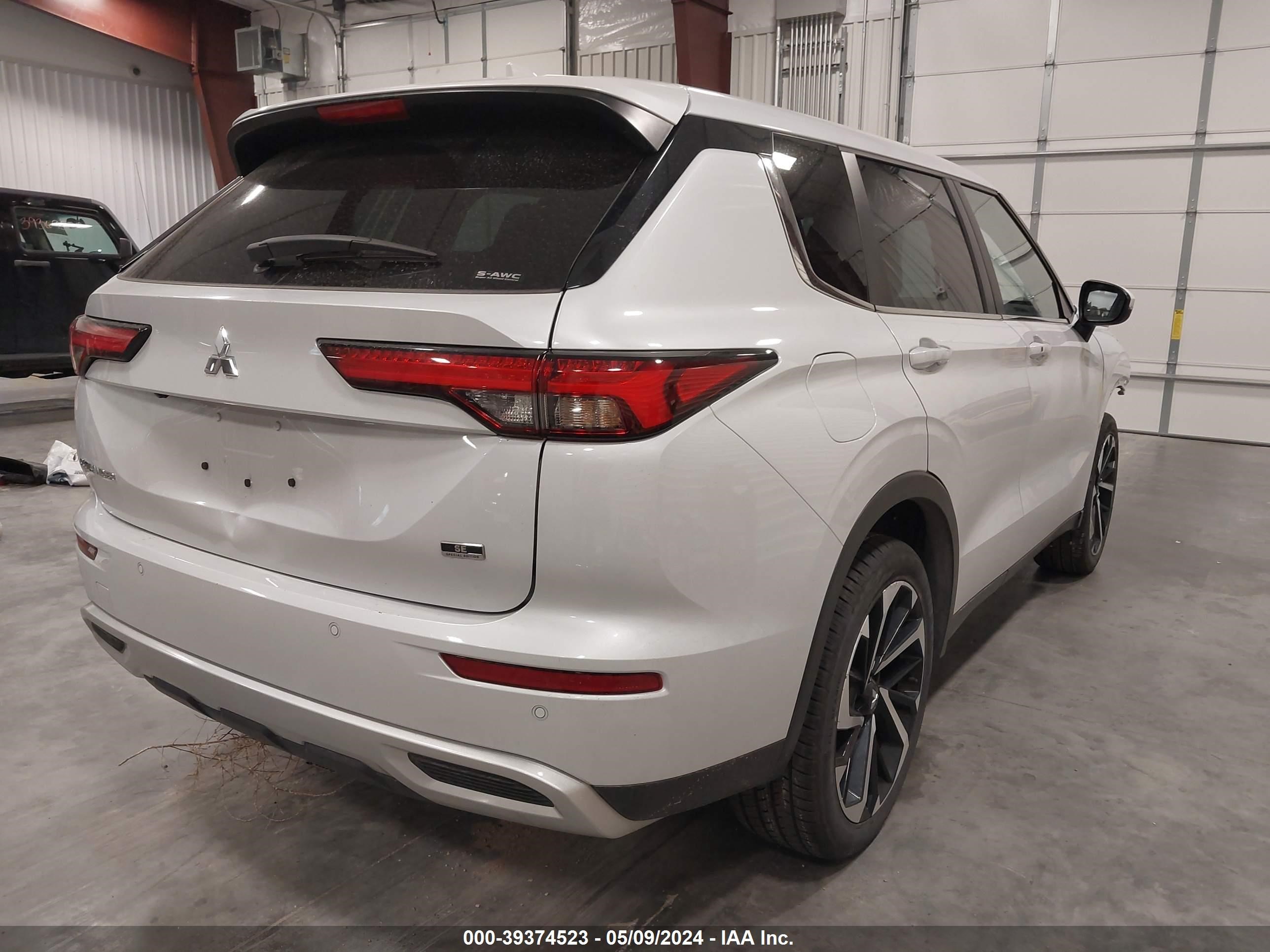 Photo 3 VIN: JA4J4UA83PZ026001 - MITSUBISHI OUTLANDER 