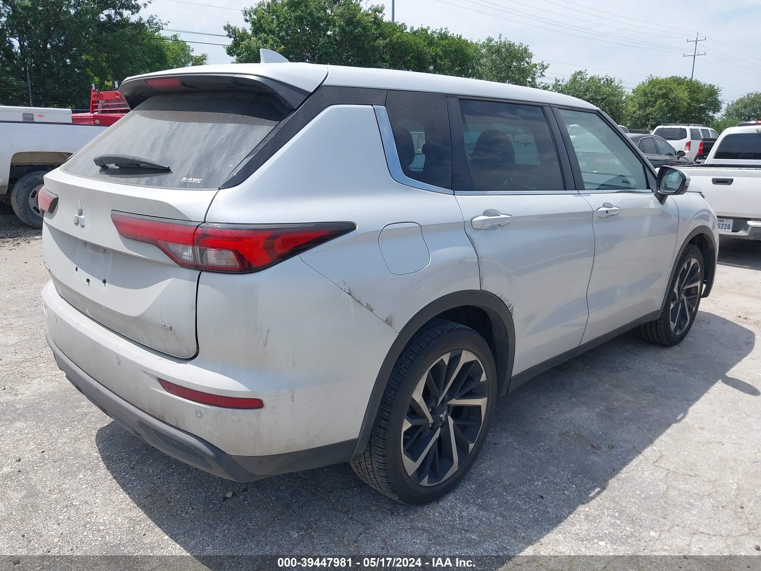 Photo 3 VIN: JA4J4UA83PZ027150 - MITSUBISHI OUTLANDER 