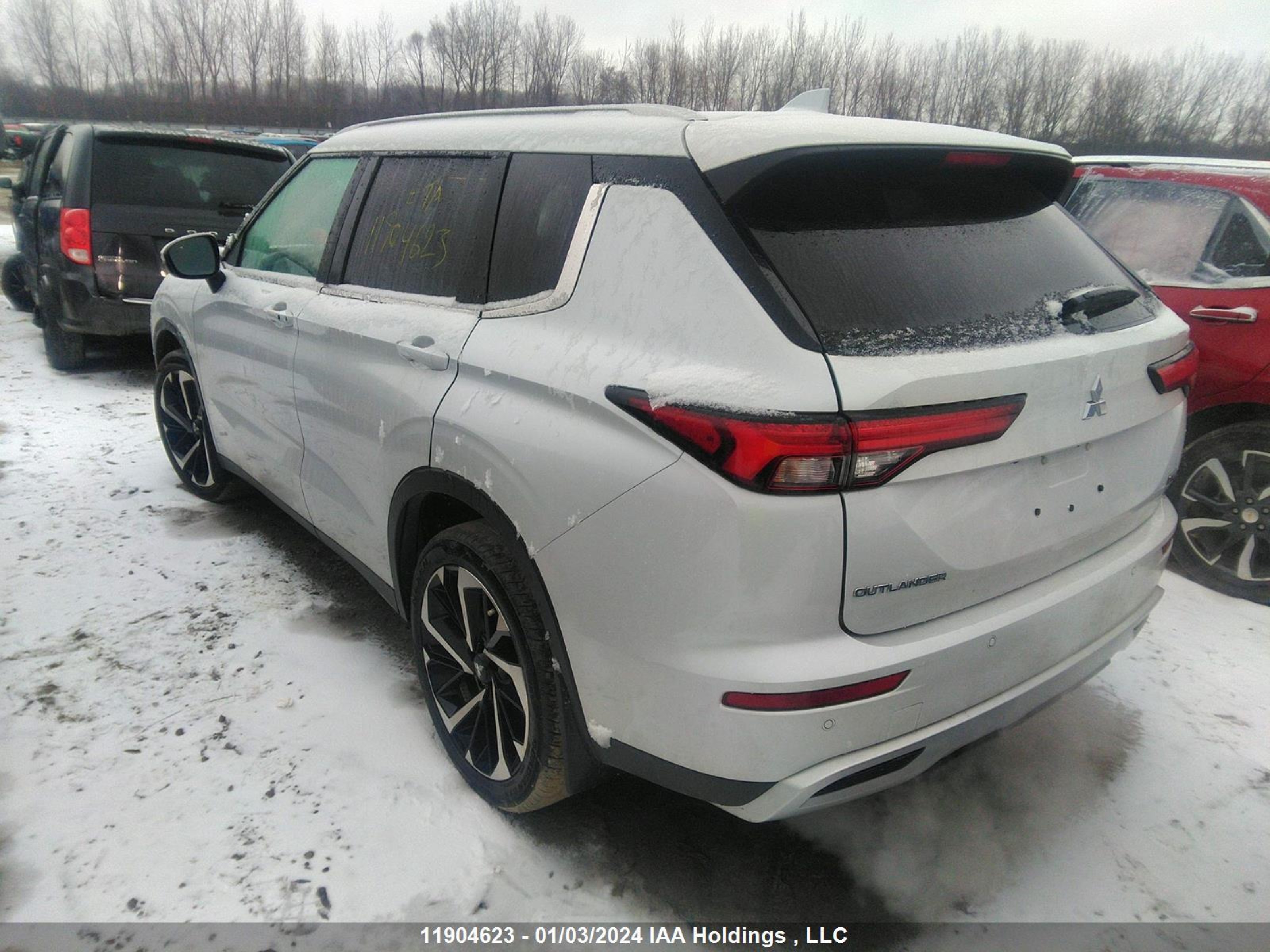 Photo 2 VIN: JA4J4UA86NZ605271 - MITSUBISHI OUTLANDER 