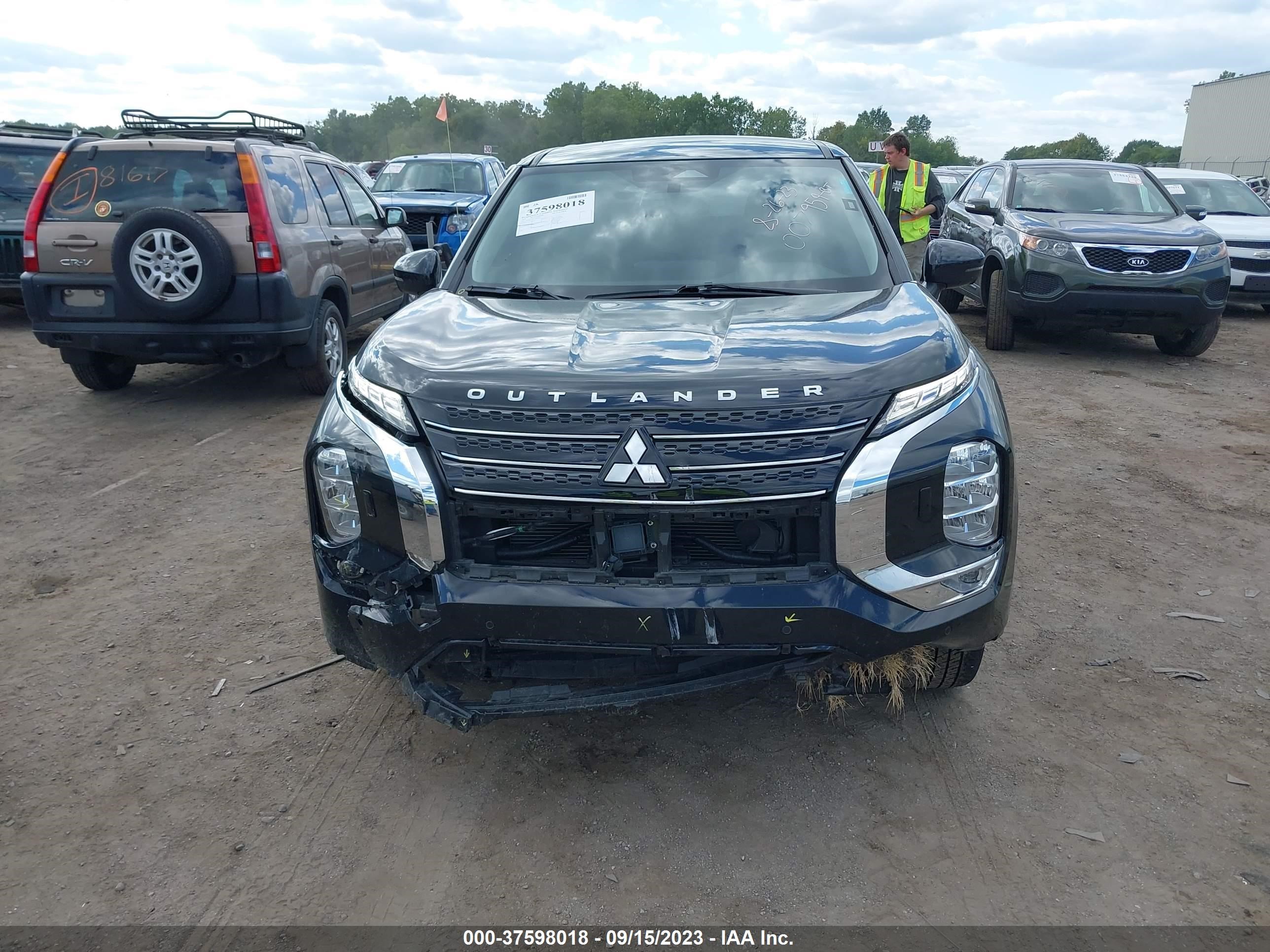 Photo 12 VIN: JA4J4UA88PZ007959 - MITSUBISHI OUTLANDER 