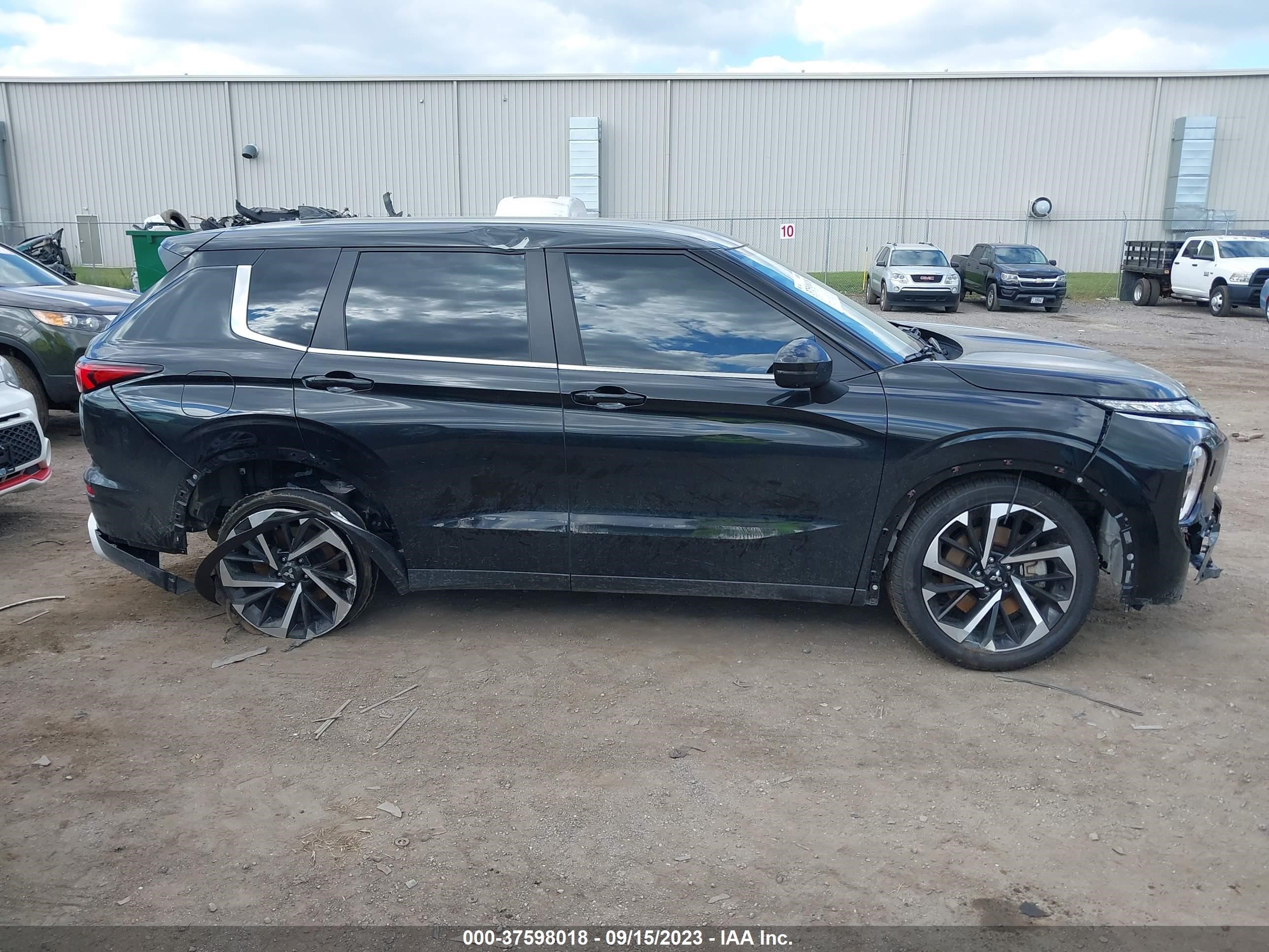 Photo 13 VIN: JA4J4UA88PZ007959 - MITSUBISHI OUTLANDER 