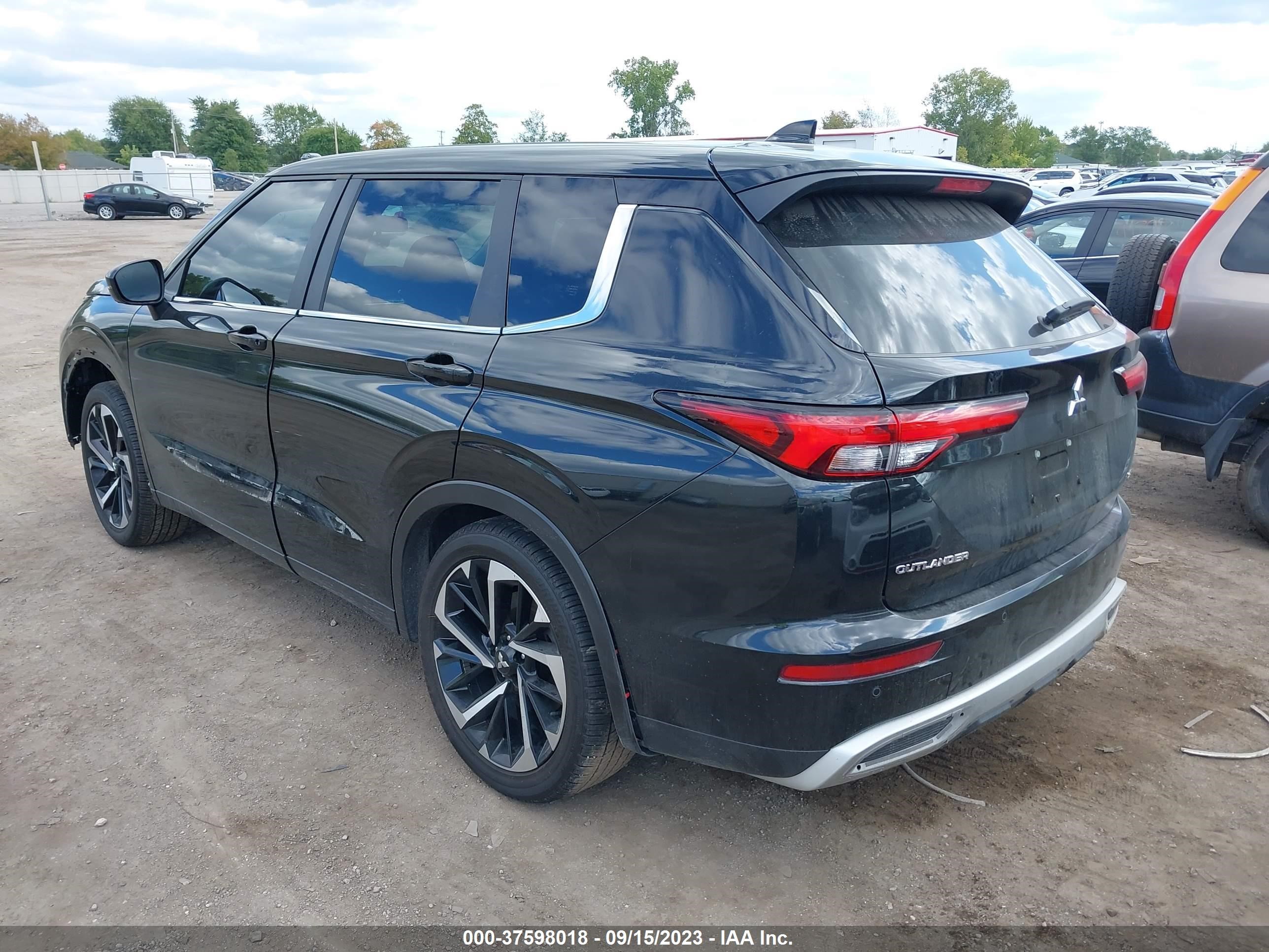 Photo 2 VIN: JA4J4UA88PZ007959 - MITSUBISHI OUTLANDER 