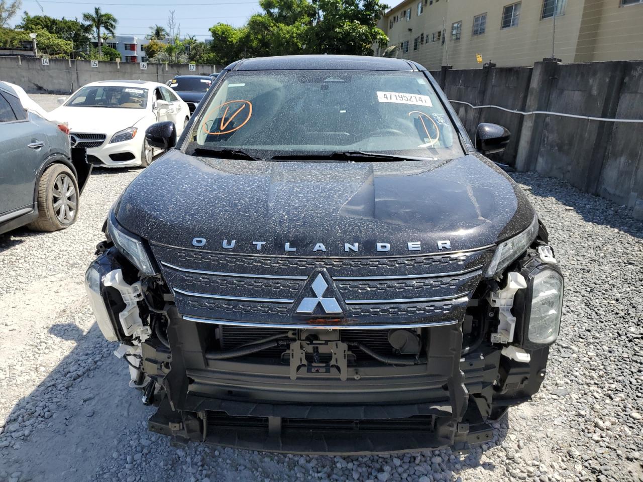 Photo 4 VIN: JA4J4UA8XPZ042163 - MITSUBISHI OUTLANDER 