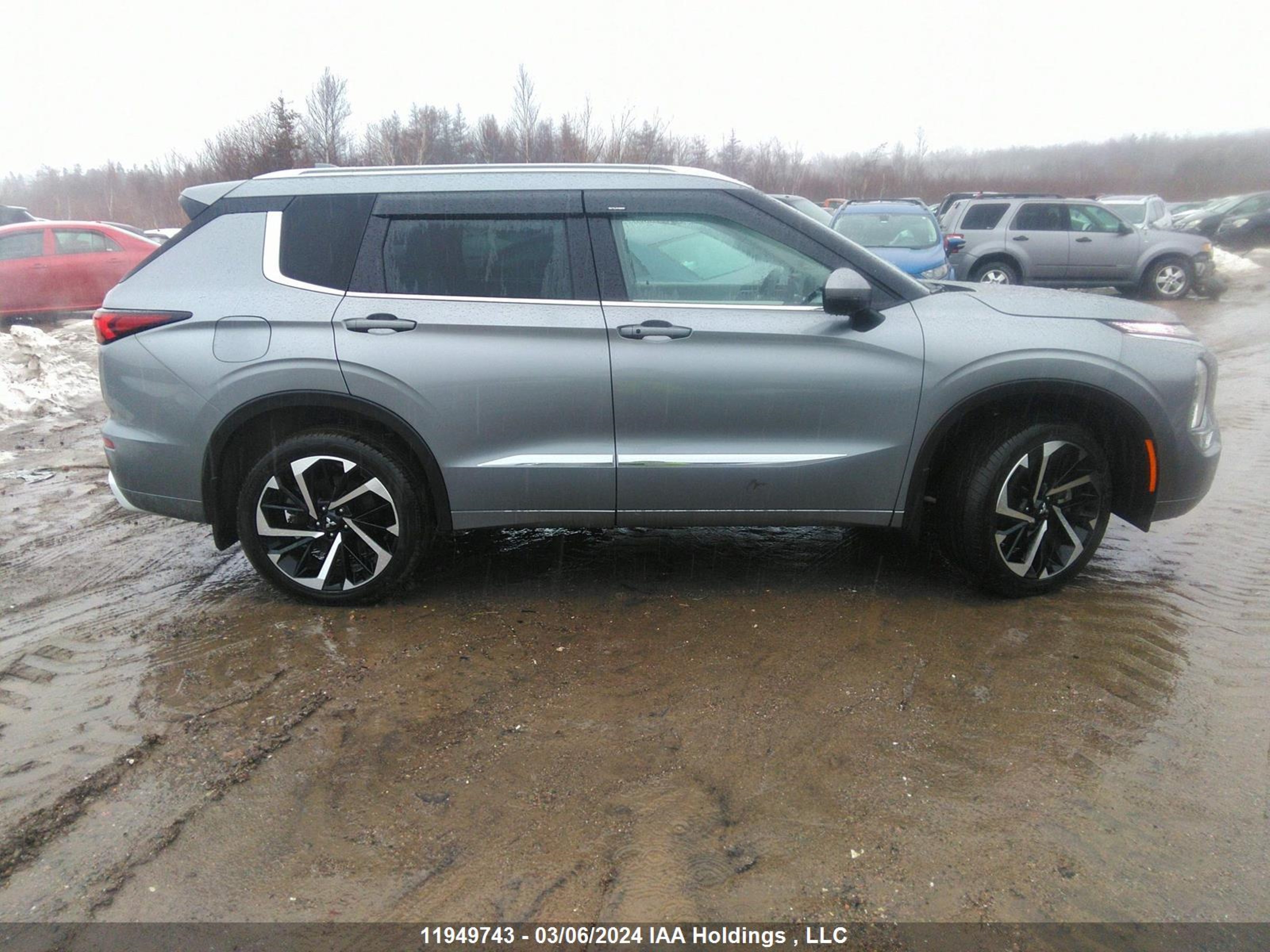 Photo 13 VIN: JA4J4VA82PZ617684 - MITSUBISHI OUTLANDER 