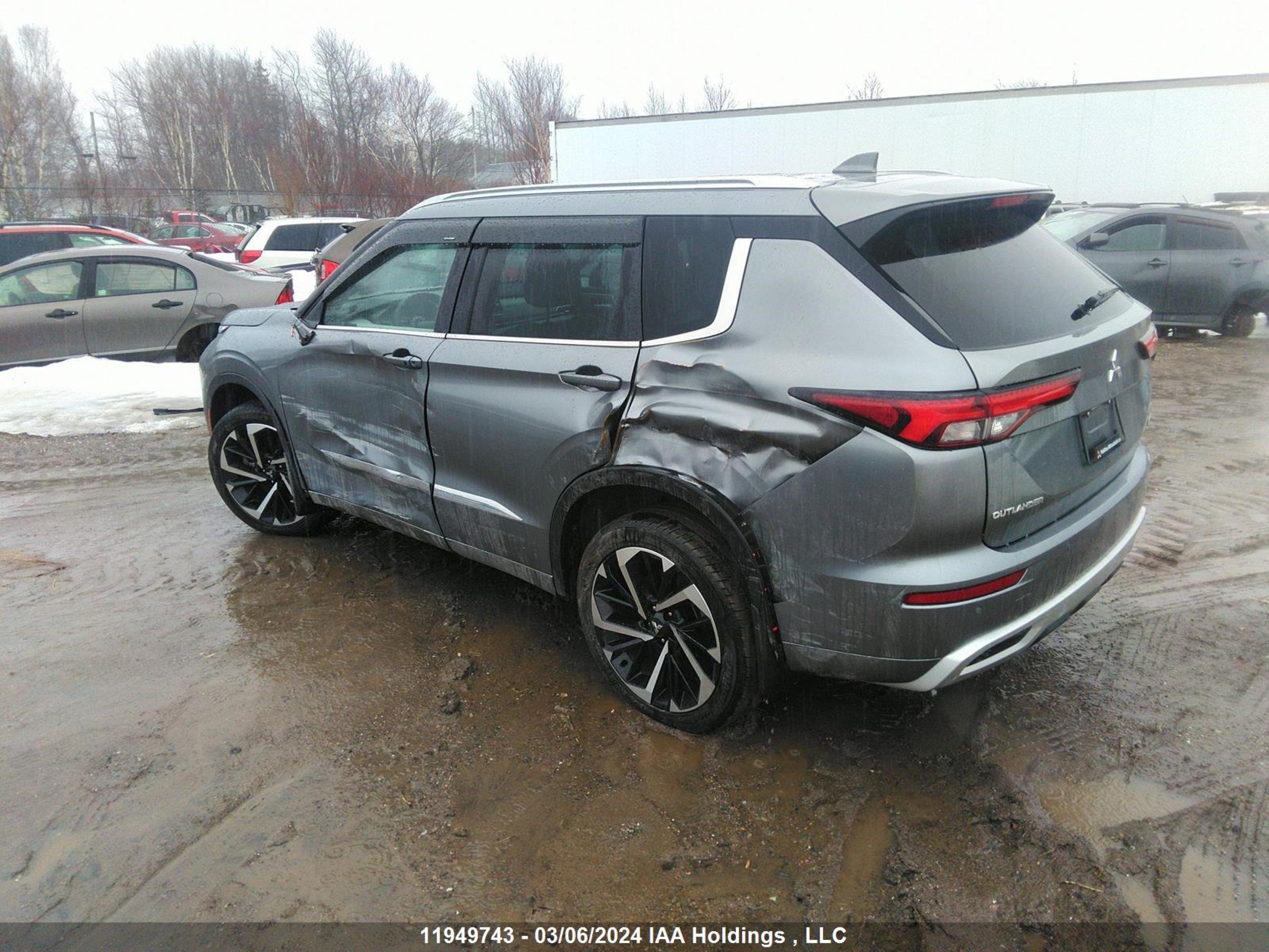 Photo 2 VIN: JA4J4VA82PZ617684 - MITSUBISHI OUTLANDER 