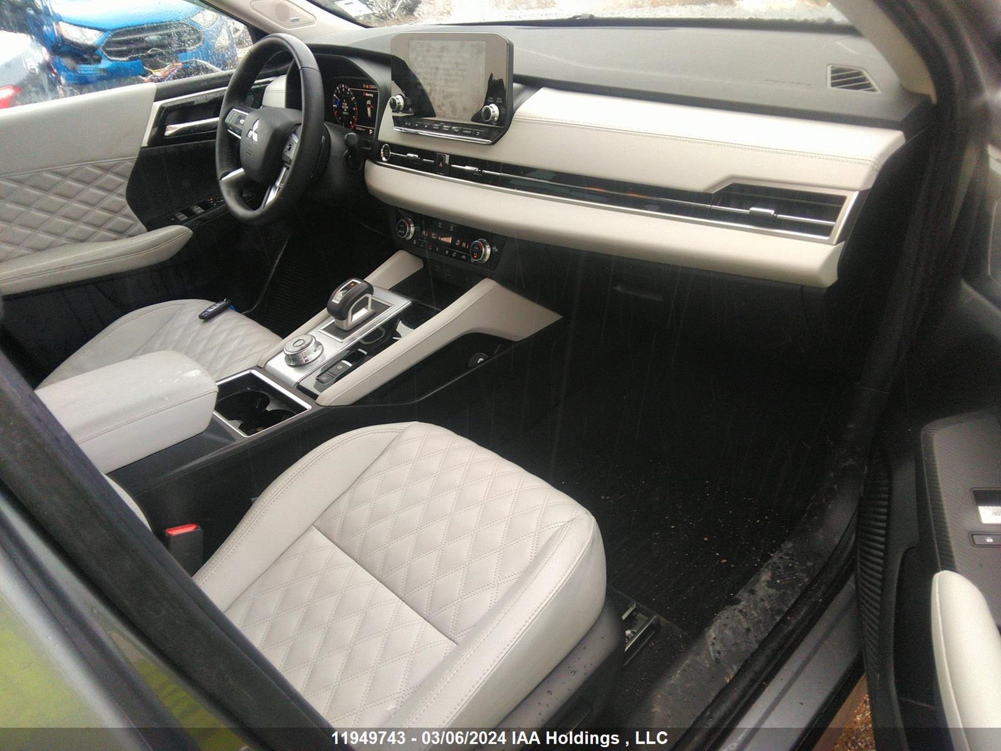 Photo 4 VIN: JA4J4VA82PZ617684 - MITSUBISHI OUTLANDER 