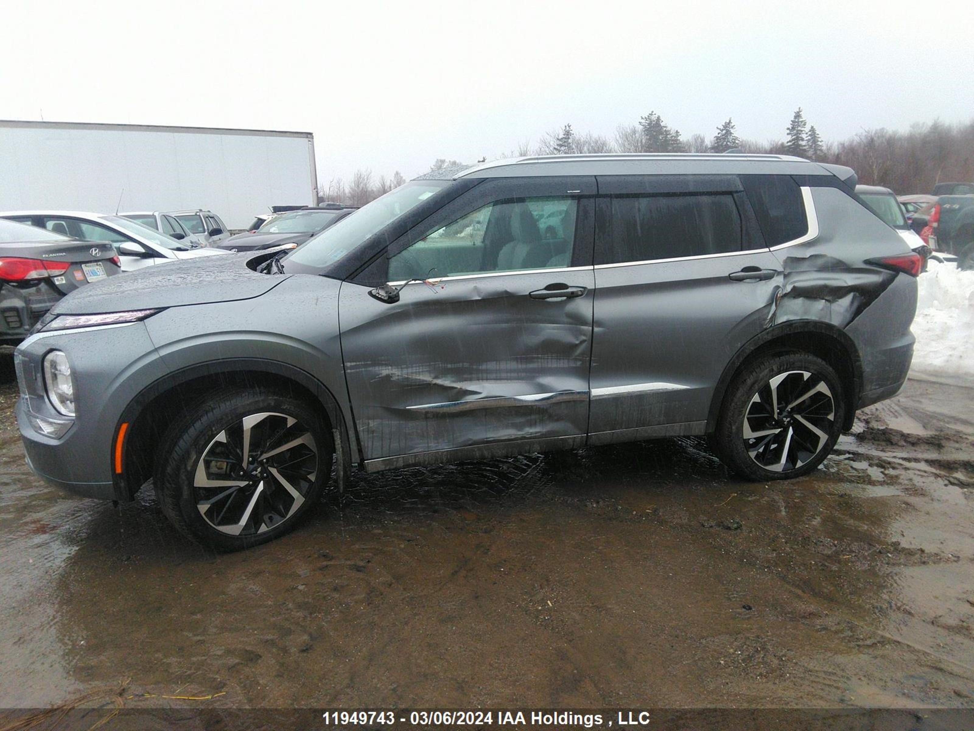 Photo 5 VIN: JA4J4VA82PZ617684 - MITSUBISHI OUTLANDER 