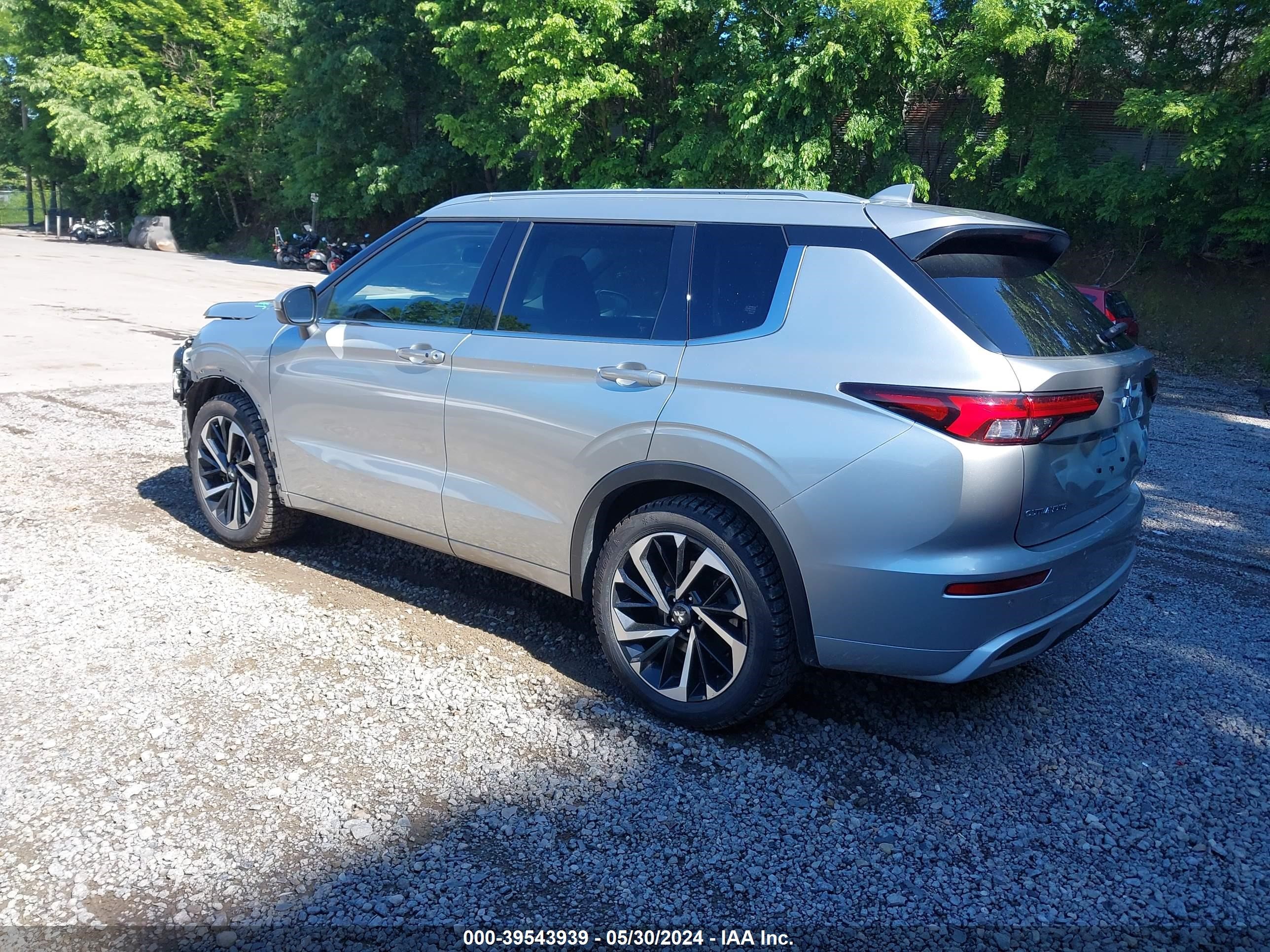 Photo 2 VIN: JA4J4VA83NZ072818 - MITSUBISHI OUTLANDER 