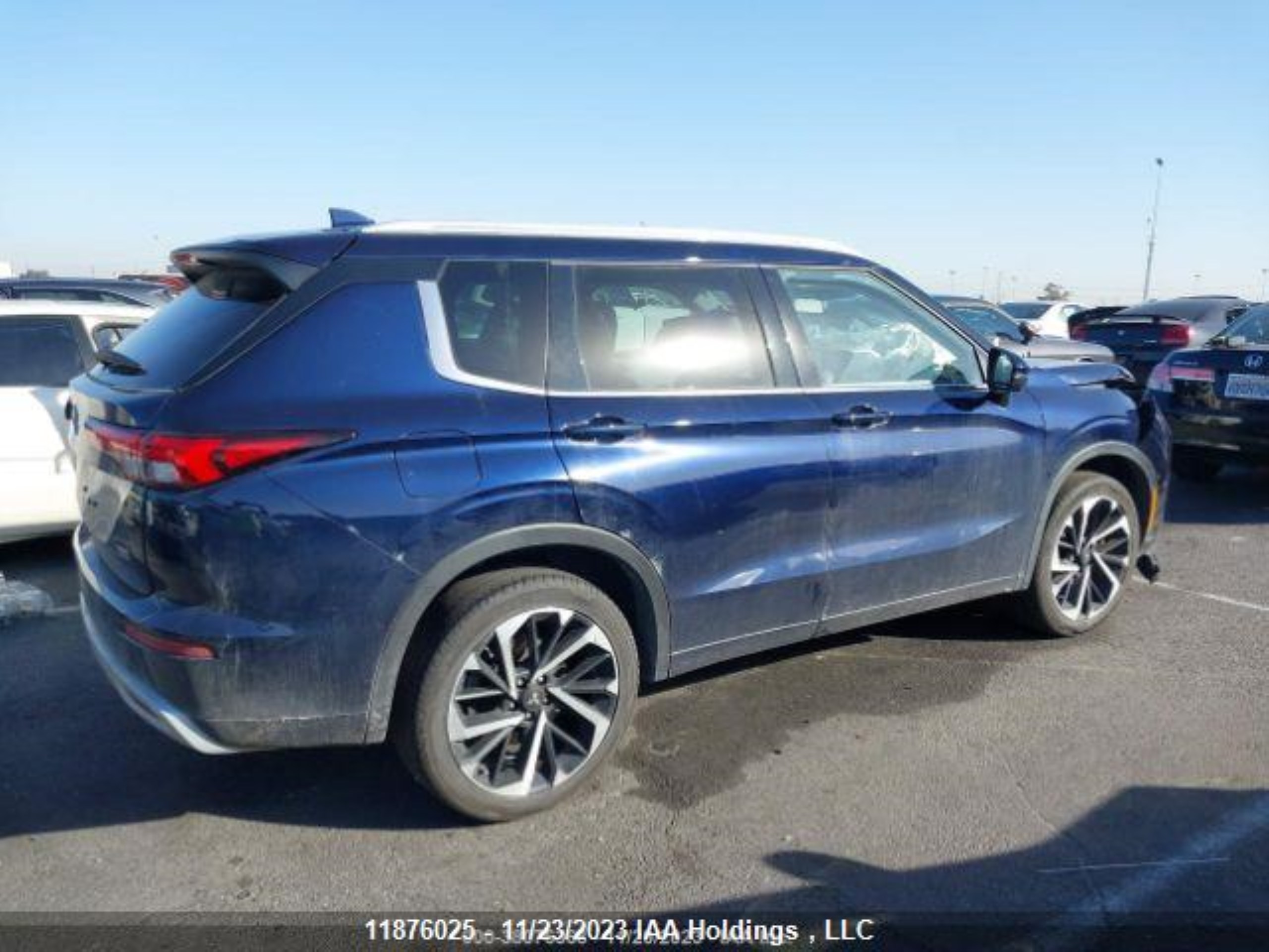 Photo 13 VIN: JA4J4VA83NZ611096 - MITSUBISHI OUTLANDER 