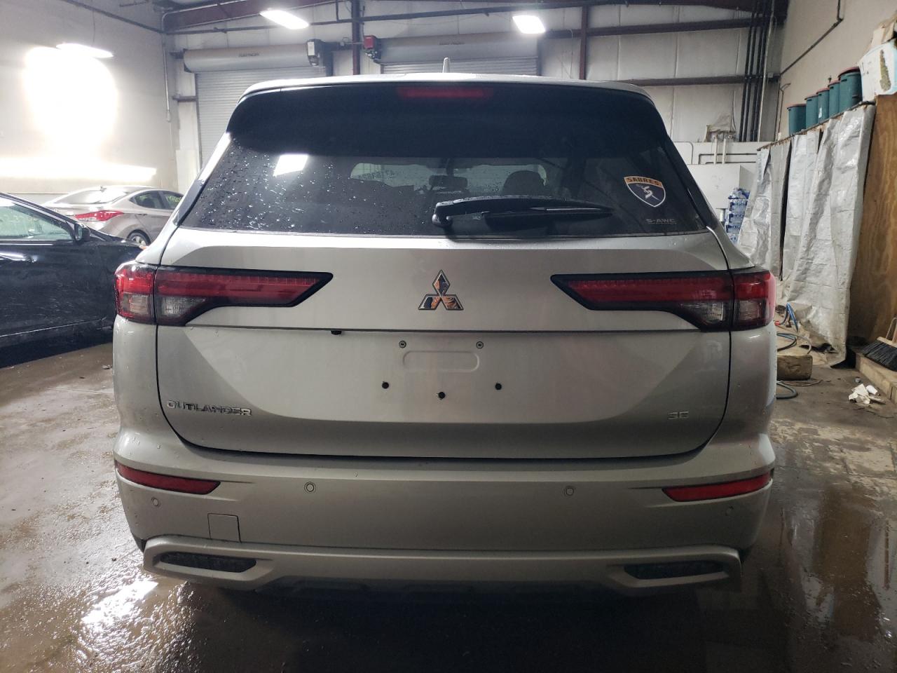 Photo 5 VIN: JA4J4VA83RZ009823 - MITSUBISHI OUTLANDER 