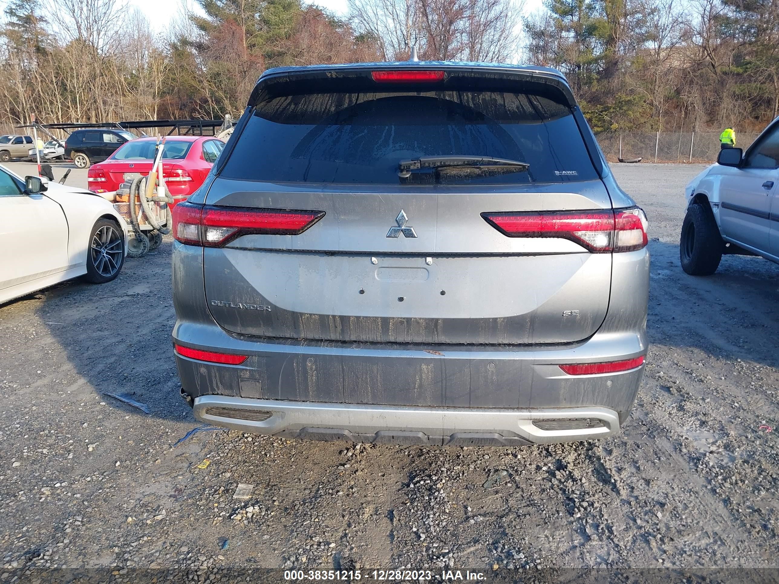 Photo 15 VIN: JA4J4VA83RZ010163 - MITSUBISHI OUTLANDER 