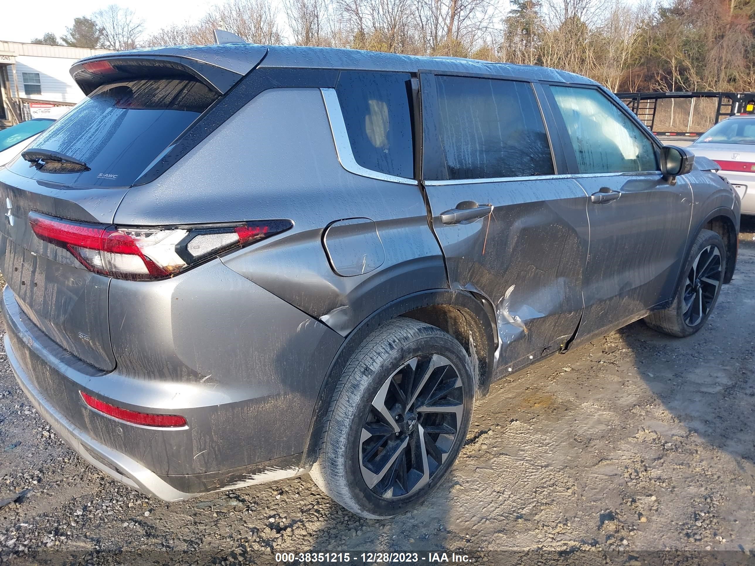 Photo 3 VIN: JA4J4VA83RZ010163 - MITSUBISHI OUTLANDER 