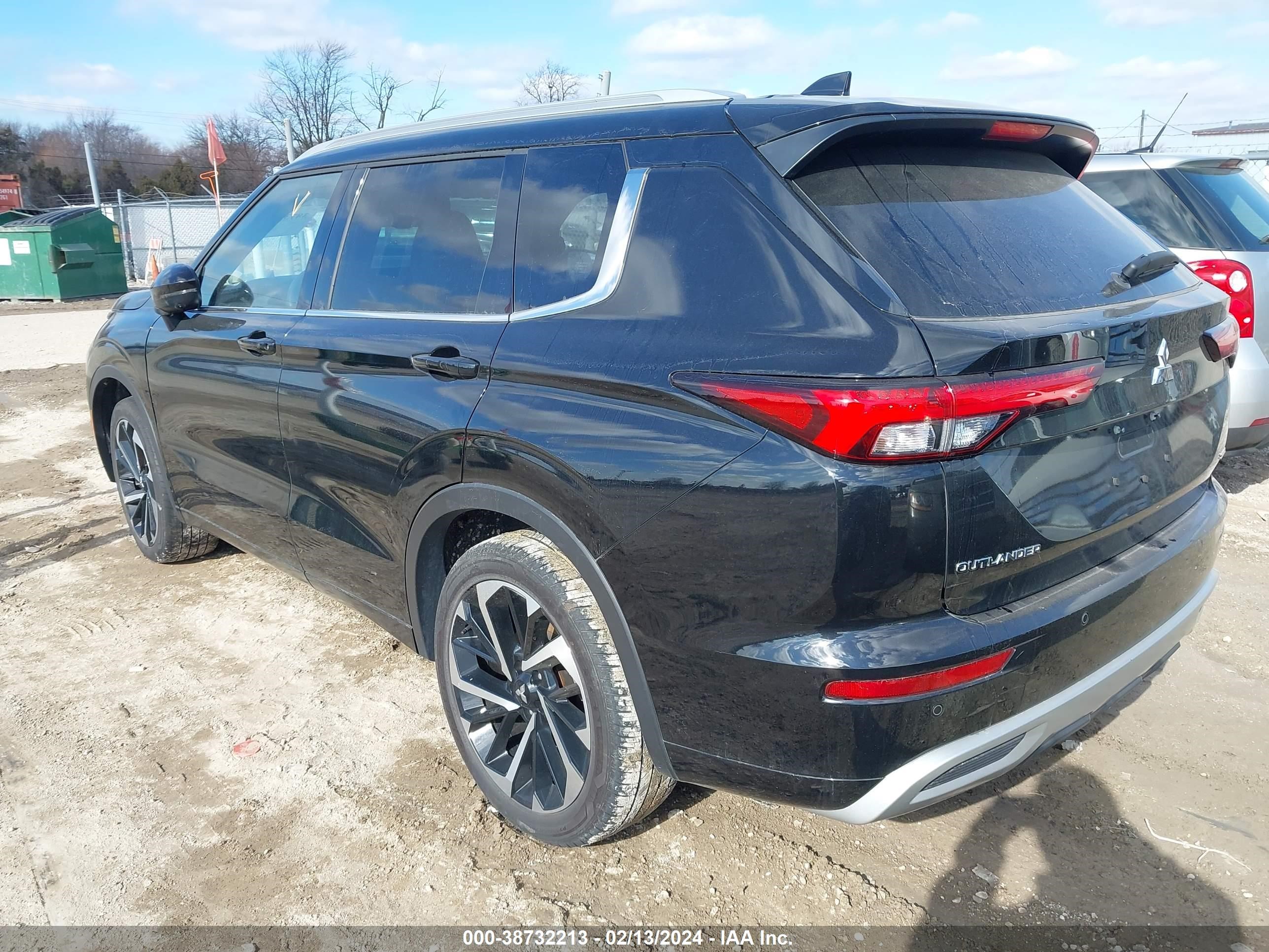 Photo 2 VIN: JA4J4VA84NZ073735 - MITSUBISHI OUTLANDER 