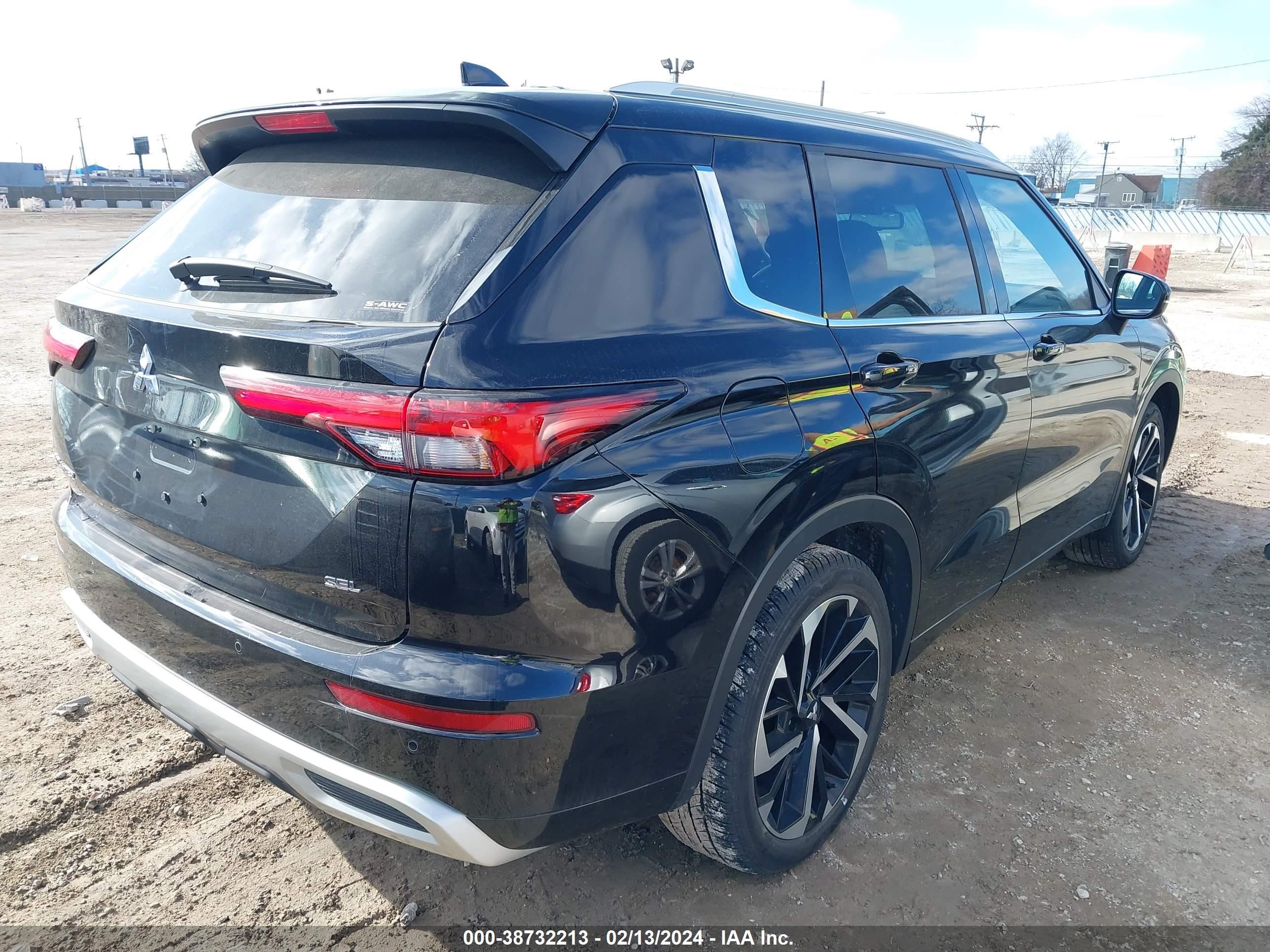 Photo 3 VIN: JA4J4VA84NZ073735 - MITSUBISHI OUTLANDER 