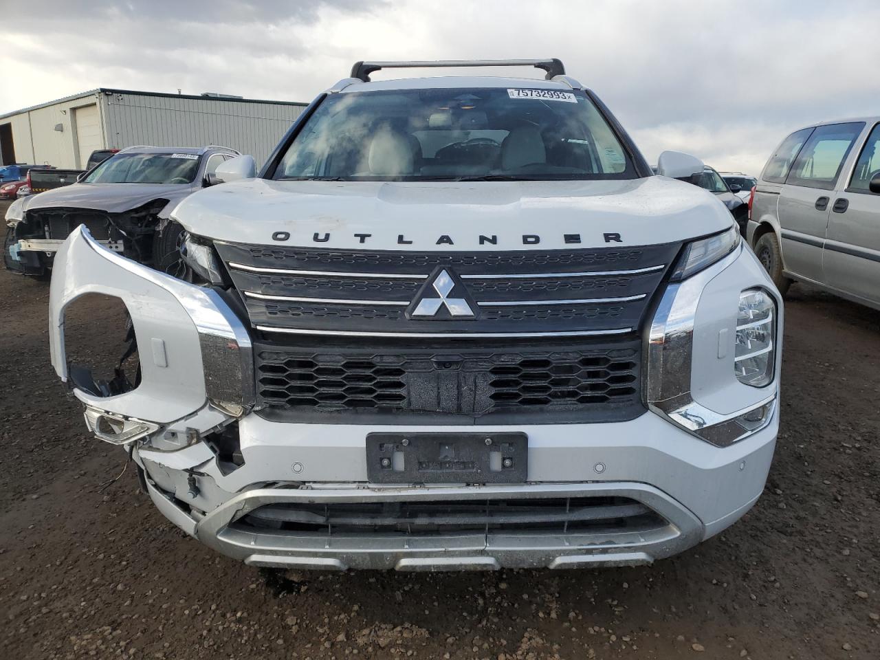 Photo 4 VIN: JA4J4VA84NZ603718 - MITSUBISHI OUTLANDER 