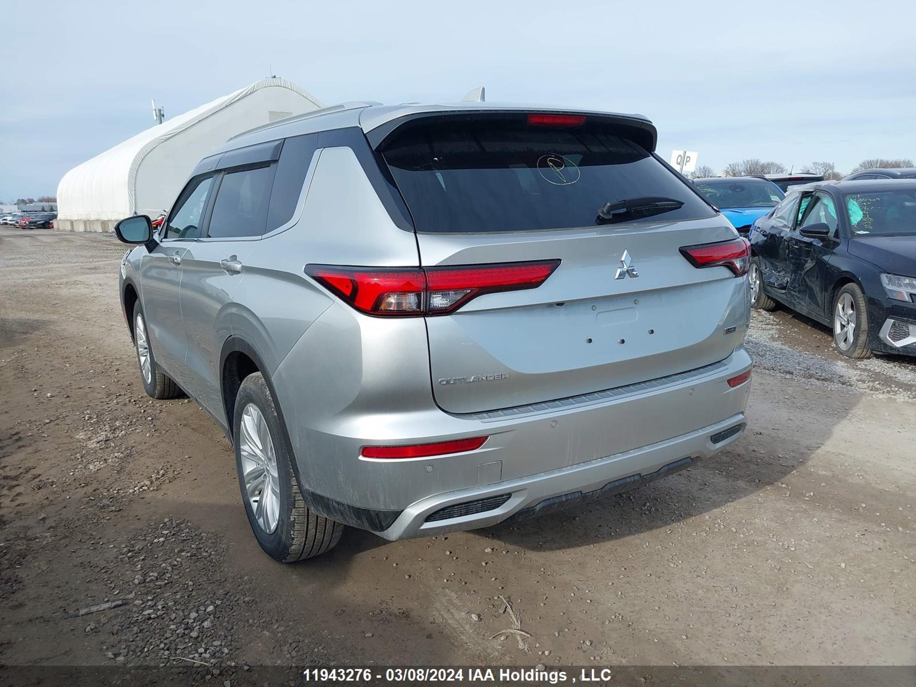 Photo 2 VIN: JA4J4VA84RZ601750 - MITSUBISHI OUTLANDER 