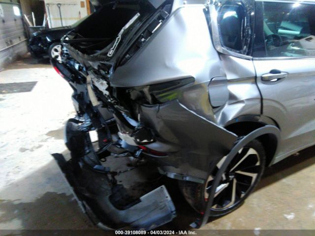 Photo 3 VIN: JA4J4VA85PZ037555 - MITSUBISHI OUTLANDER 