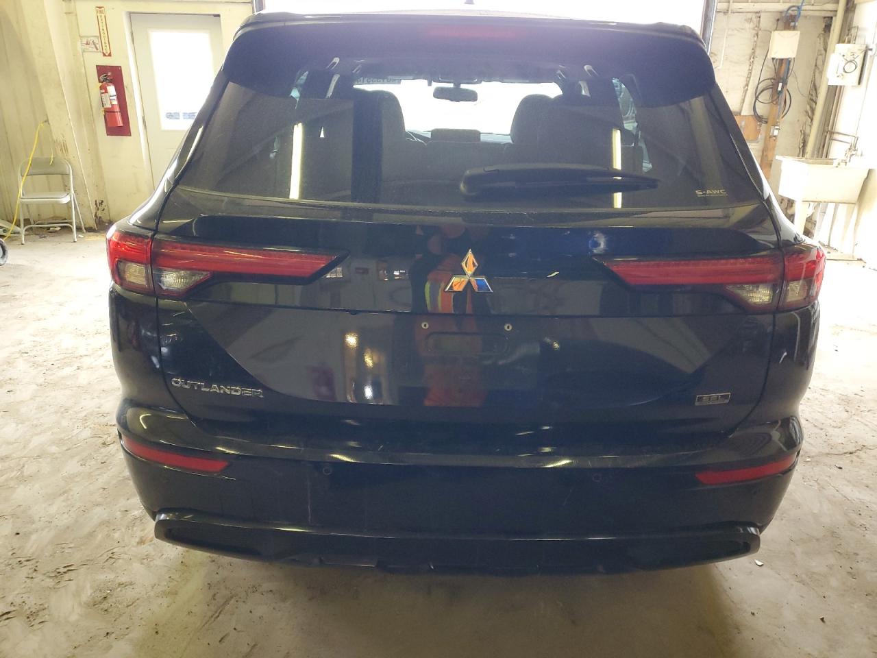 Photo 5 VIN: JA4J4VA85PZ039242 - MITSUBISHI OUTLANDER 