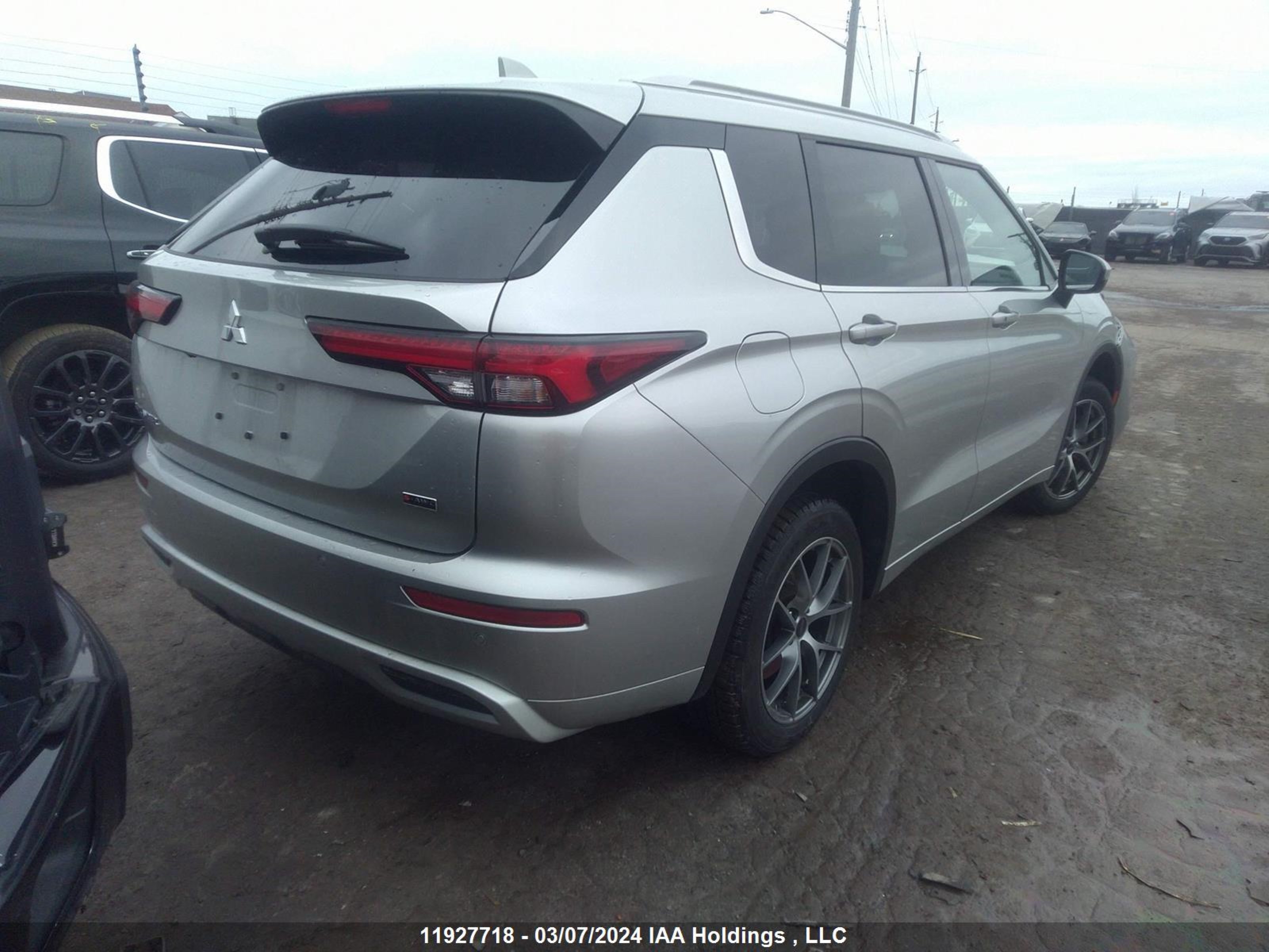 Photo 3 VIN: JA4J4VA85PZ603598 - MITSUBISHI OUTLANDER 