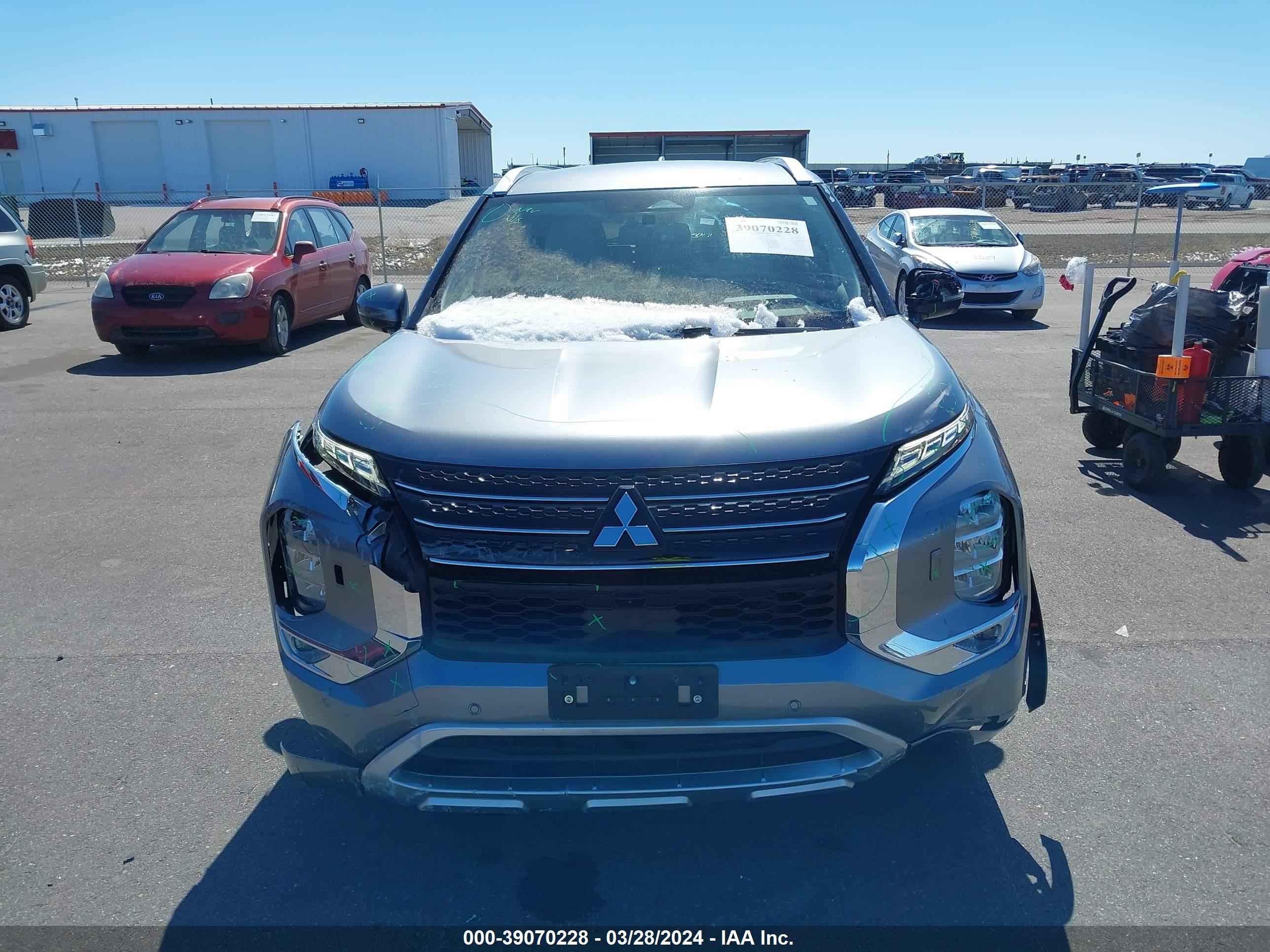 Photo 11 VIN: JA4J4VA86NZ007235 - MITSUBISHI OUTLANDER 