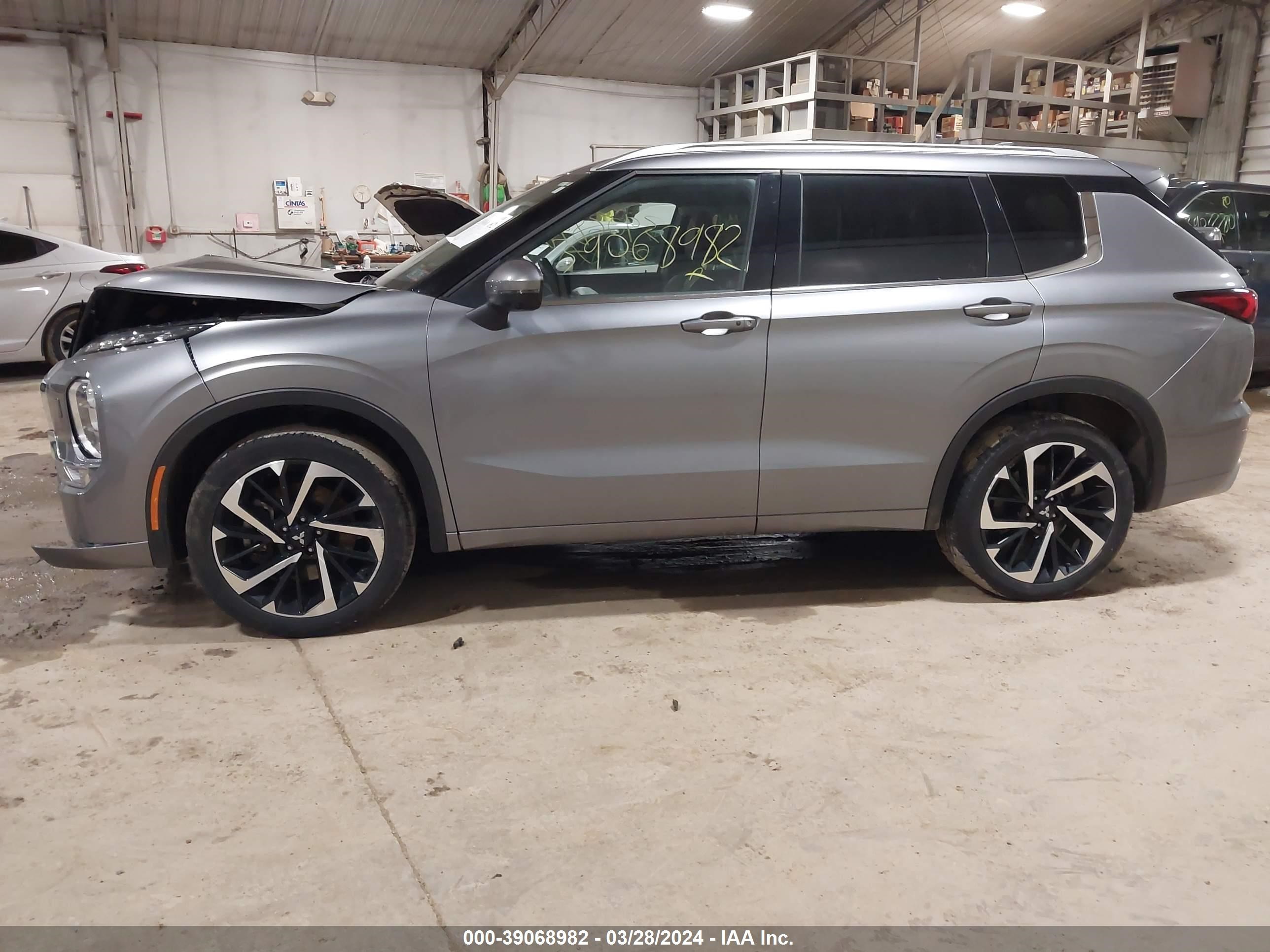 Photo 13 VIN: JA4J4VA86NZ054362 - MITSUBISHI OUTLANDER 