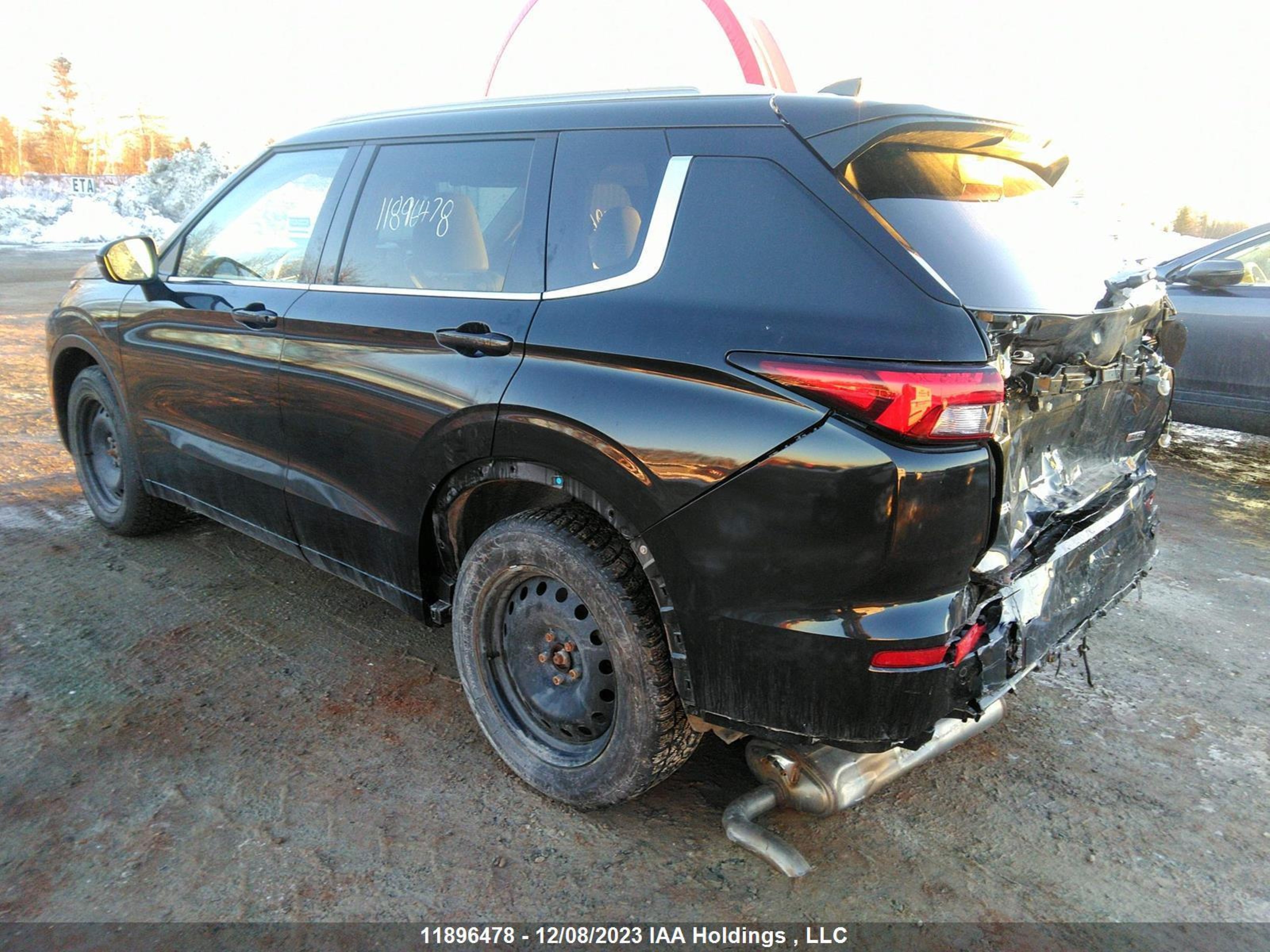 Photo 2 VIN: JA4J4VA88NZ611367 - MITSUBISHI OUTLANDER 