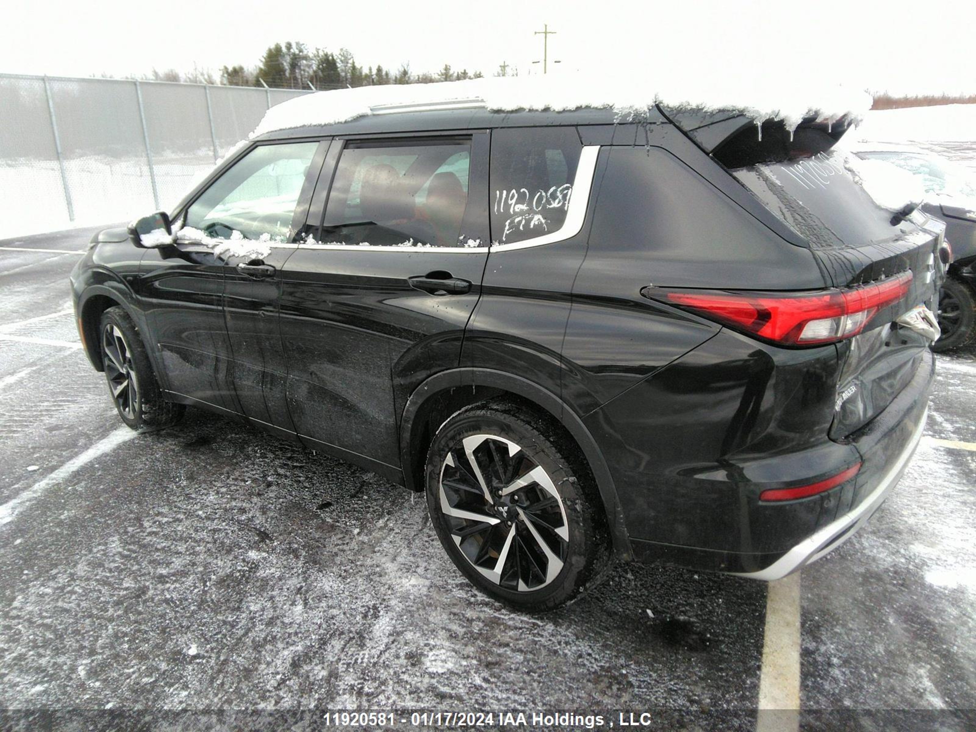 Photo 2 VIN: JA4J4VA88NZ620103 - MITSUBISHI OUTLANDER 