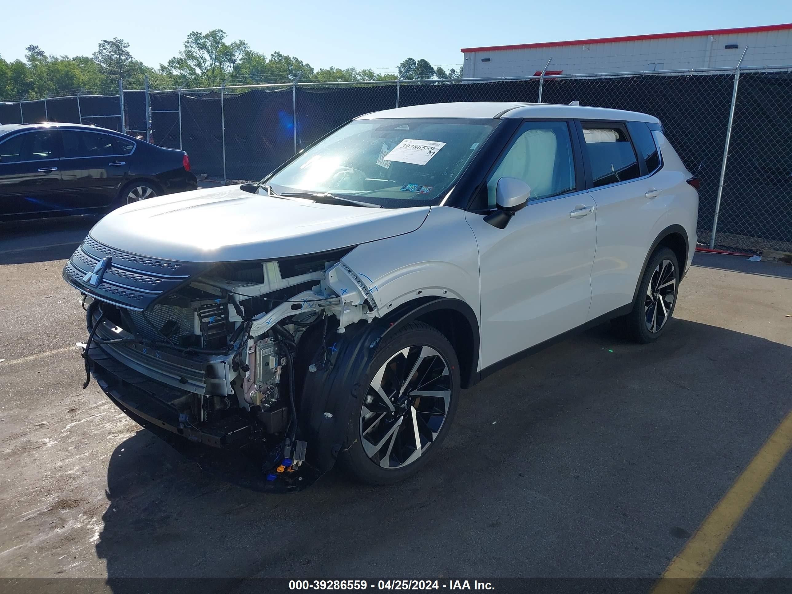 Photo 1 VIN: JA4J4VA8XRZ037053 - MITSUBISHI OUTLANDER 